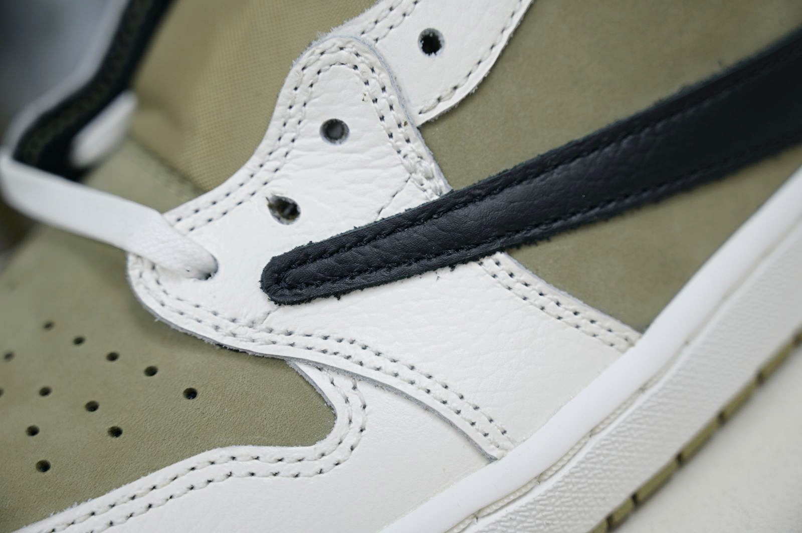 Travis Scott x Air Jordan 1  Low Golf 6.0