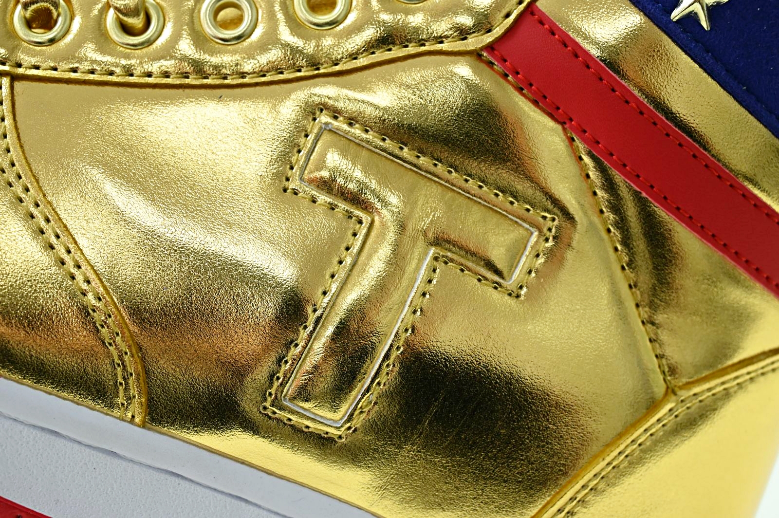 Never Surrender Trump sneakers MAGA.1