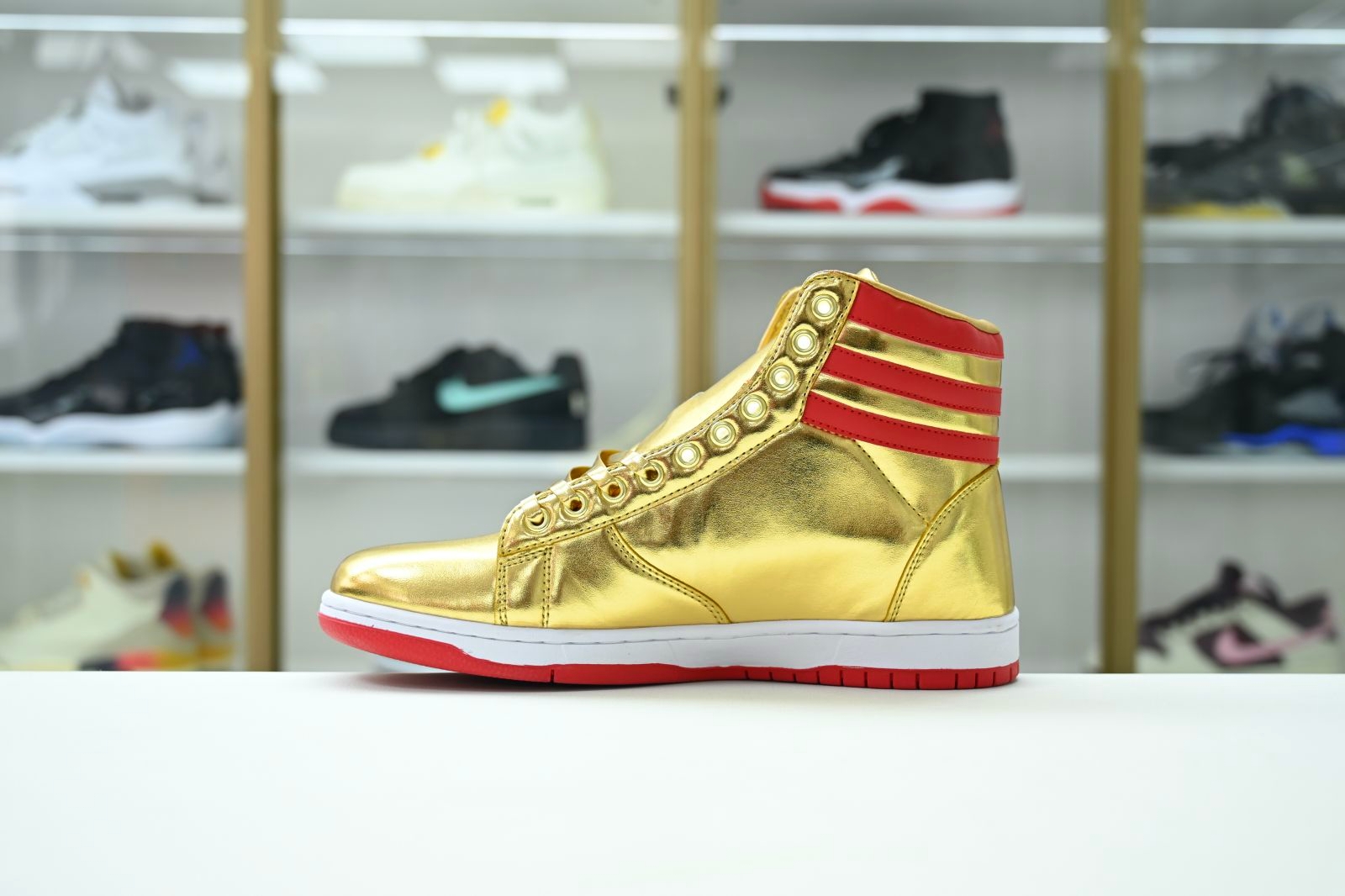 Never Surrender Trump sneakers MAGA.1