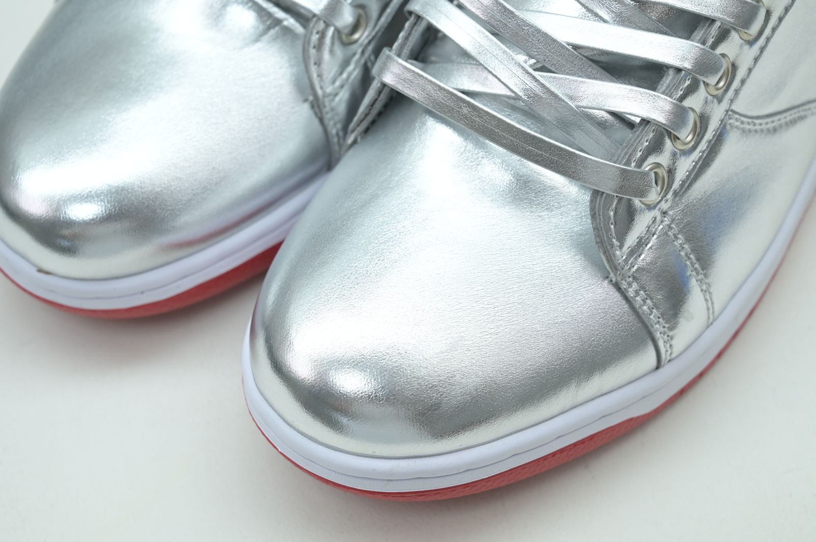 Never Surrender Trump sneakers MAGA.1