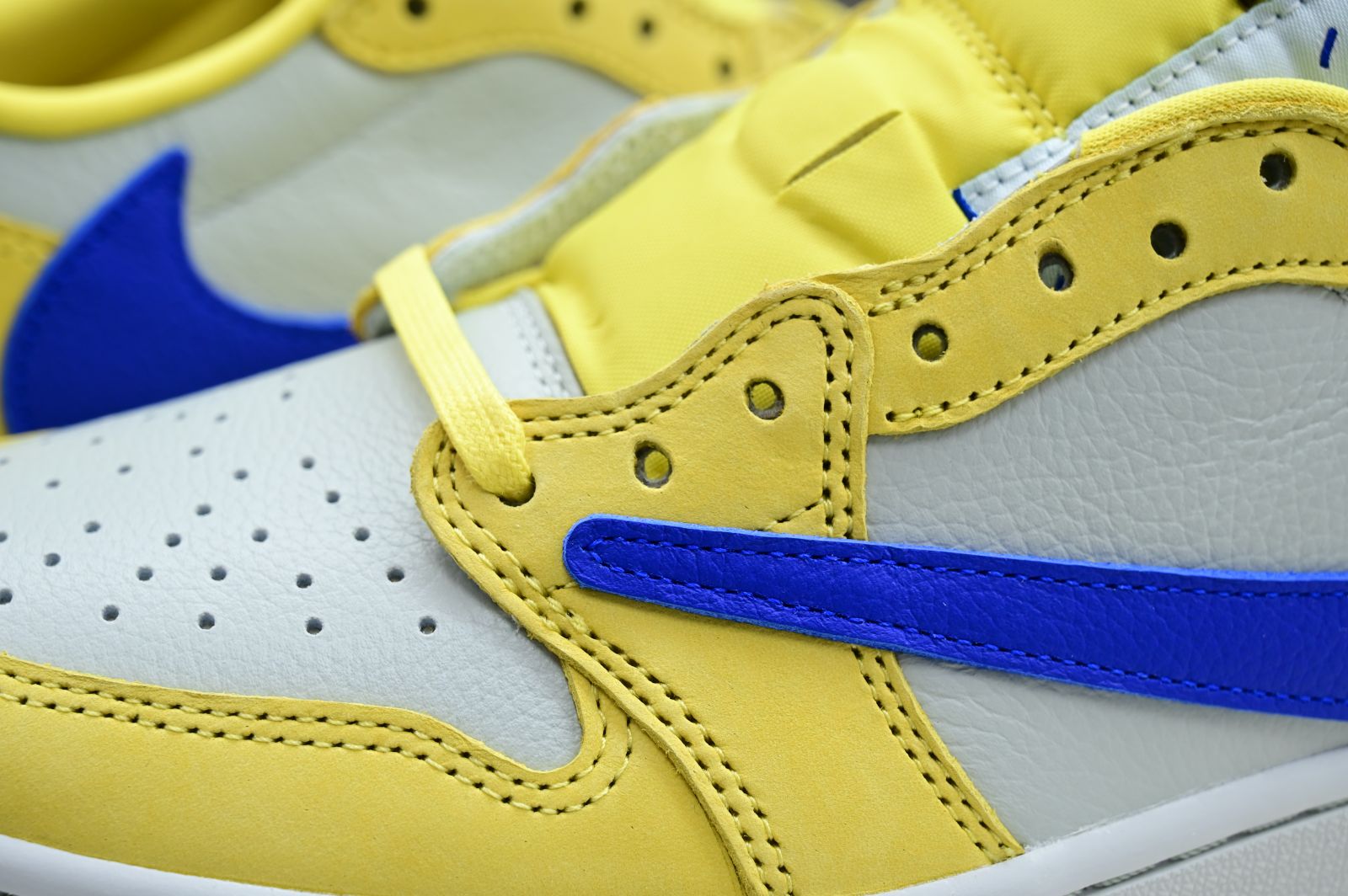 Travis Scott x Jordan Air Jordan  1 Low Canary