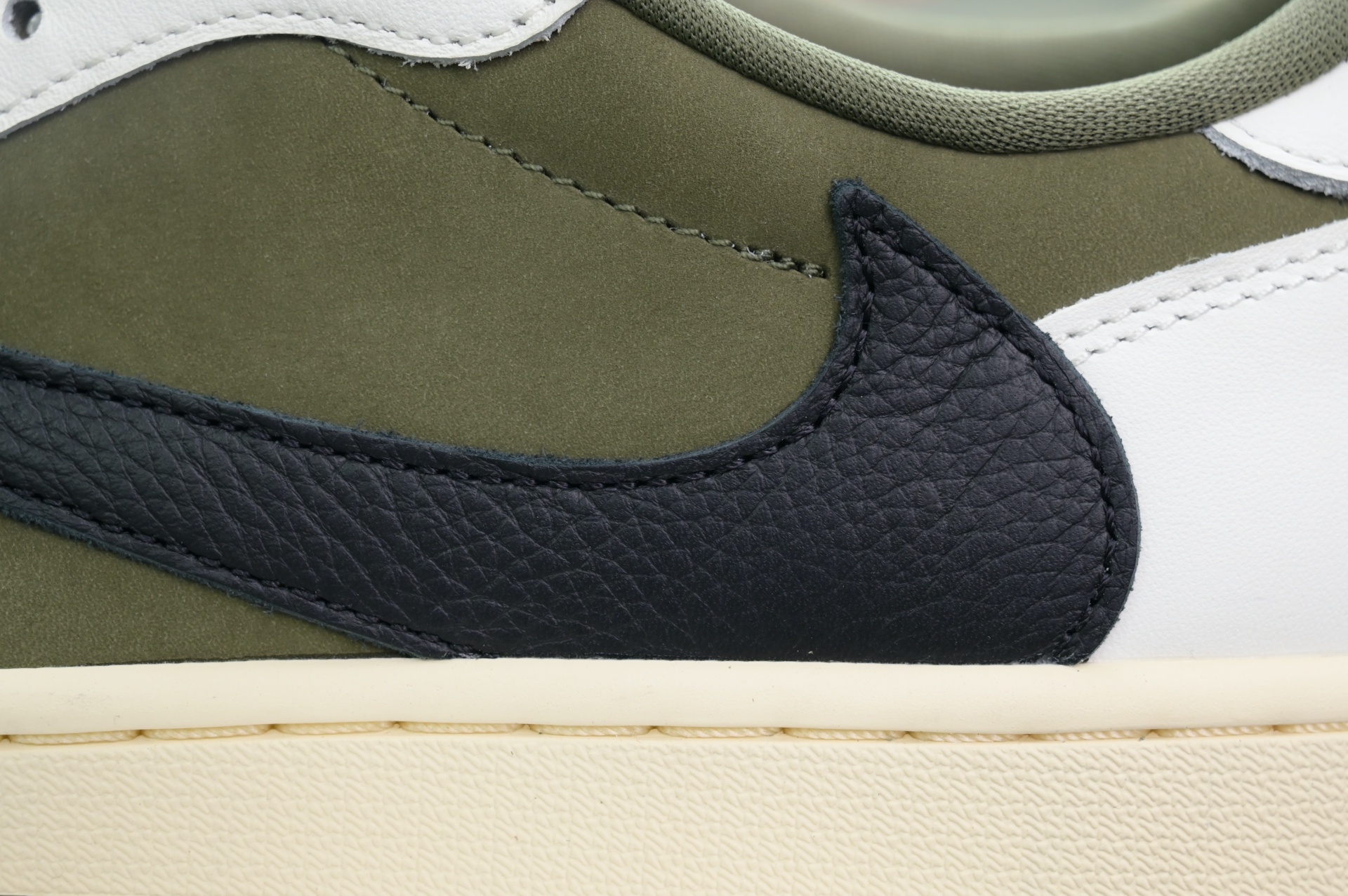 Travis Scott x Jordan Air Jordan 1 Low OG “Medium Olive”