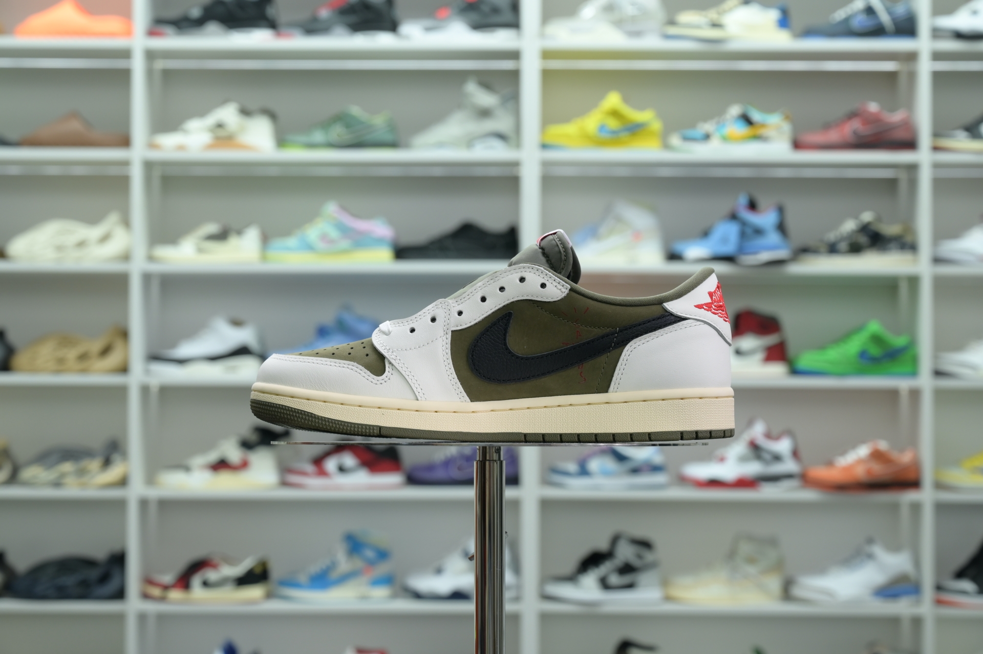 Travis Scott x Jordan Air Jordan 1 Low OG “Medium Olive”
