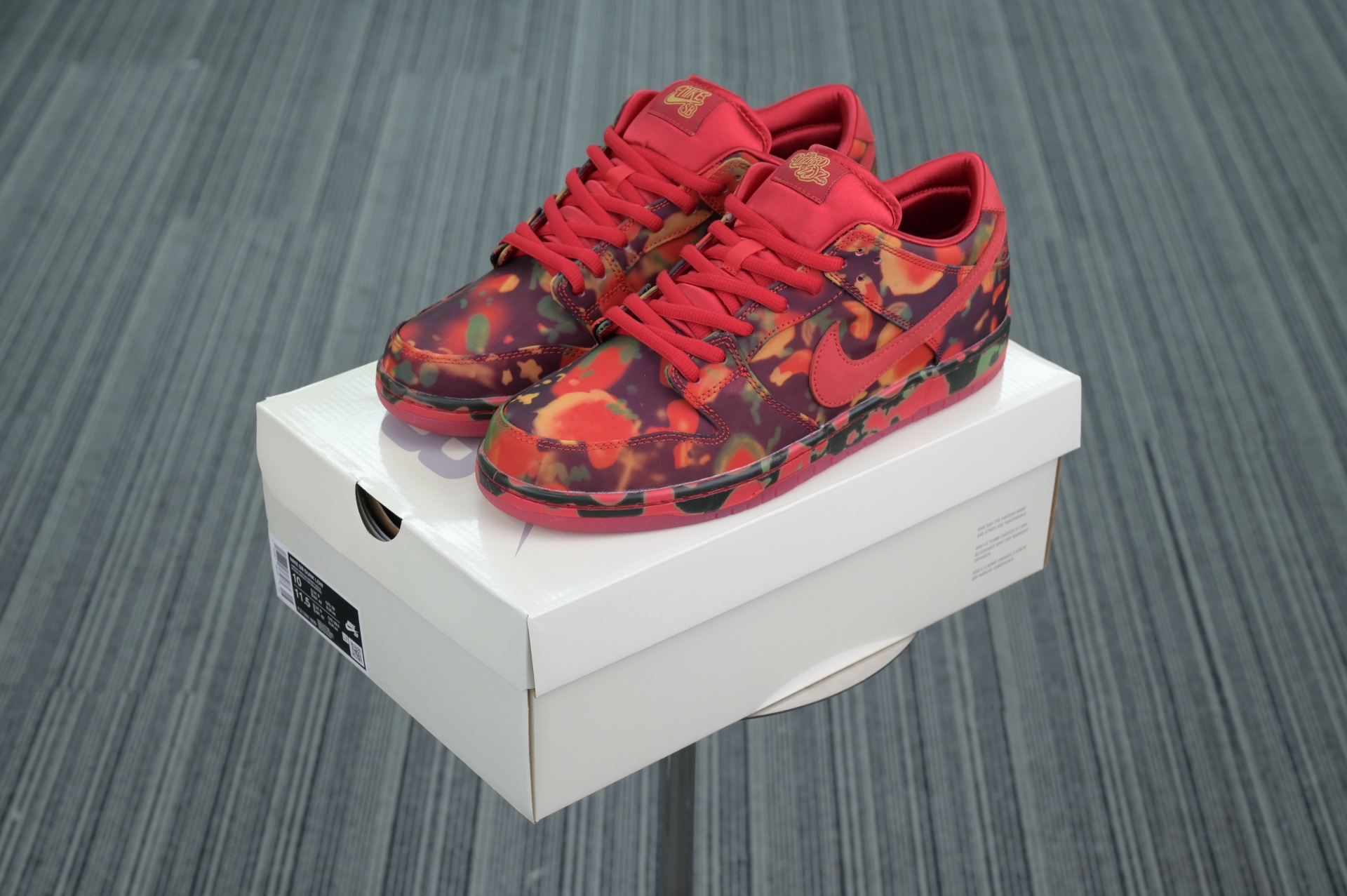 The Wizard of Oz x Nike SBDunk Low“Ruby Slipper”