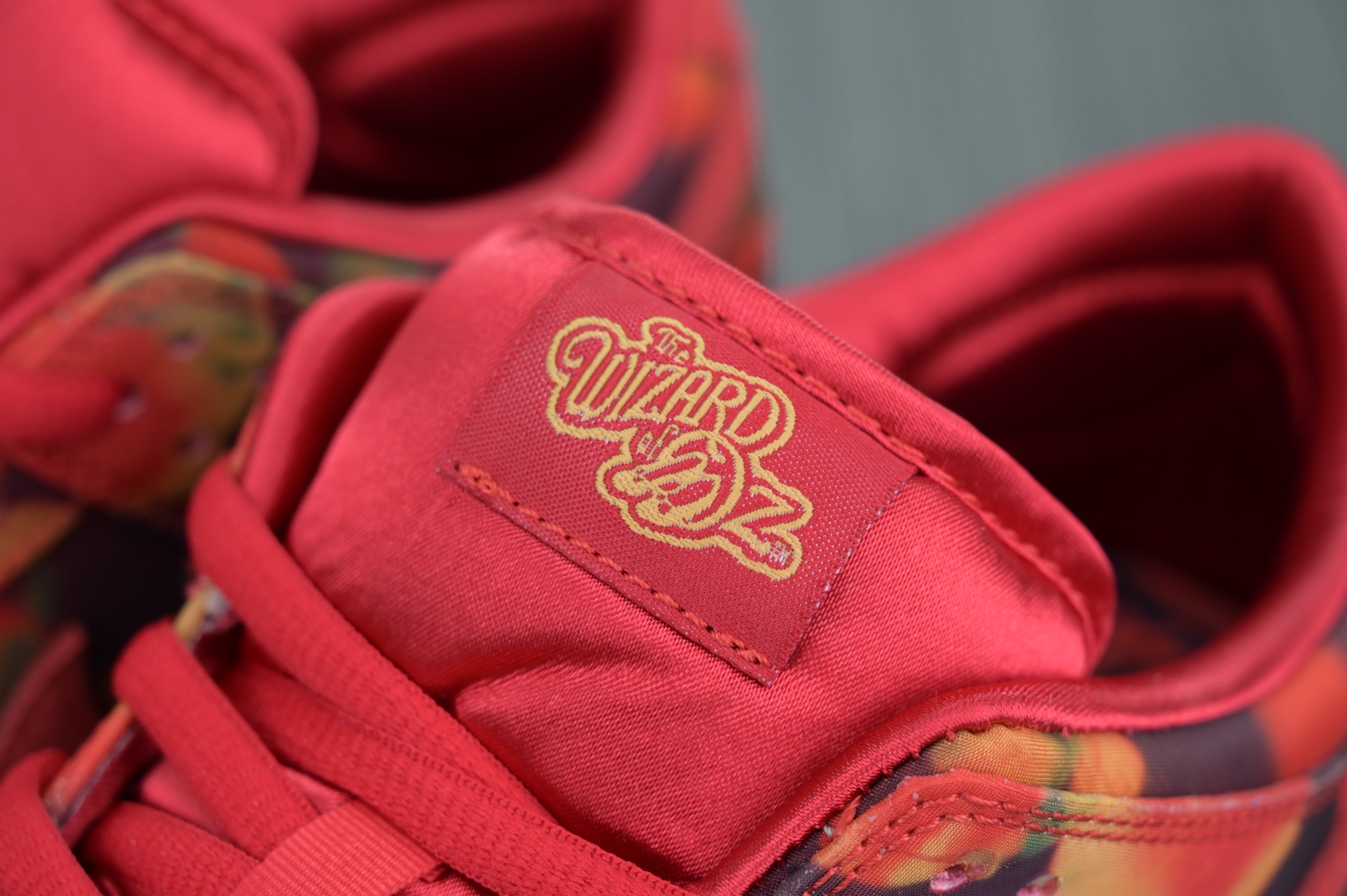 The Wizard of Oz x Nike SBDunk Low“Ruby Slipper”