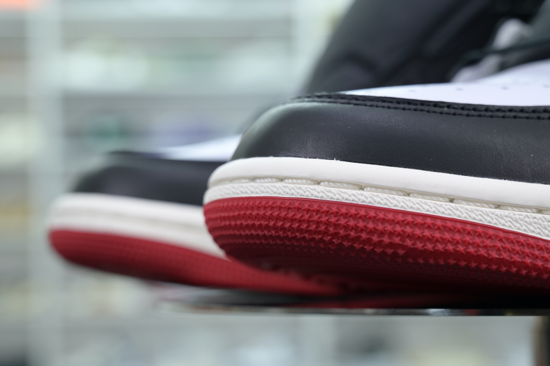 Jordan Air Jordan 1High OG“Black Toe Reimagined”