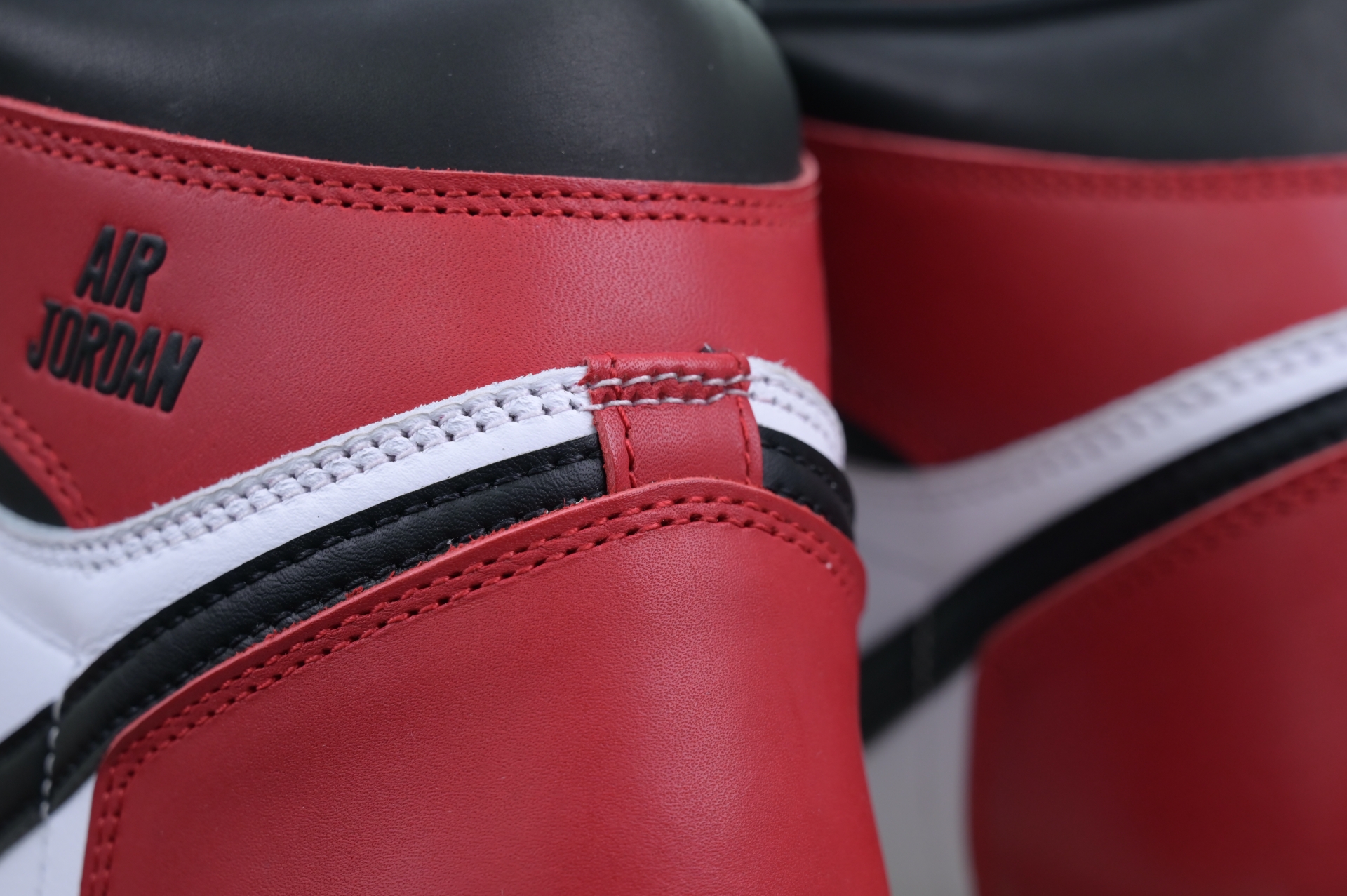 Jordan Air Jordan 1High OG“Black Toe Reimagined”