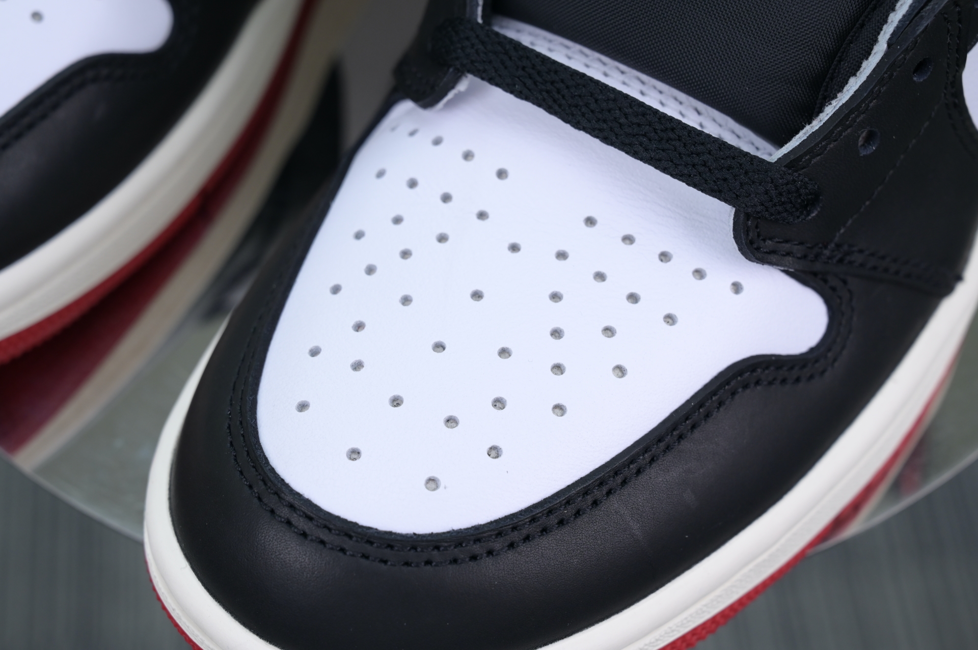 Jordan Air Jordan 1High OG“Black Toe Reimagined”