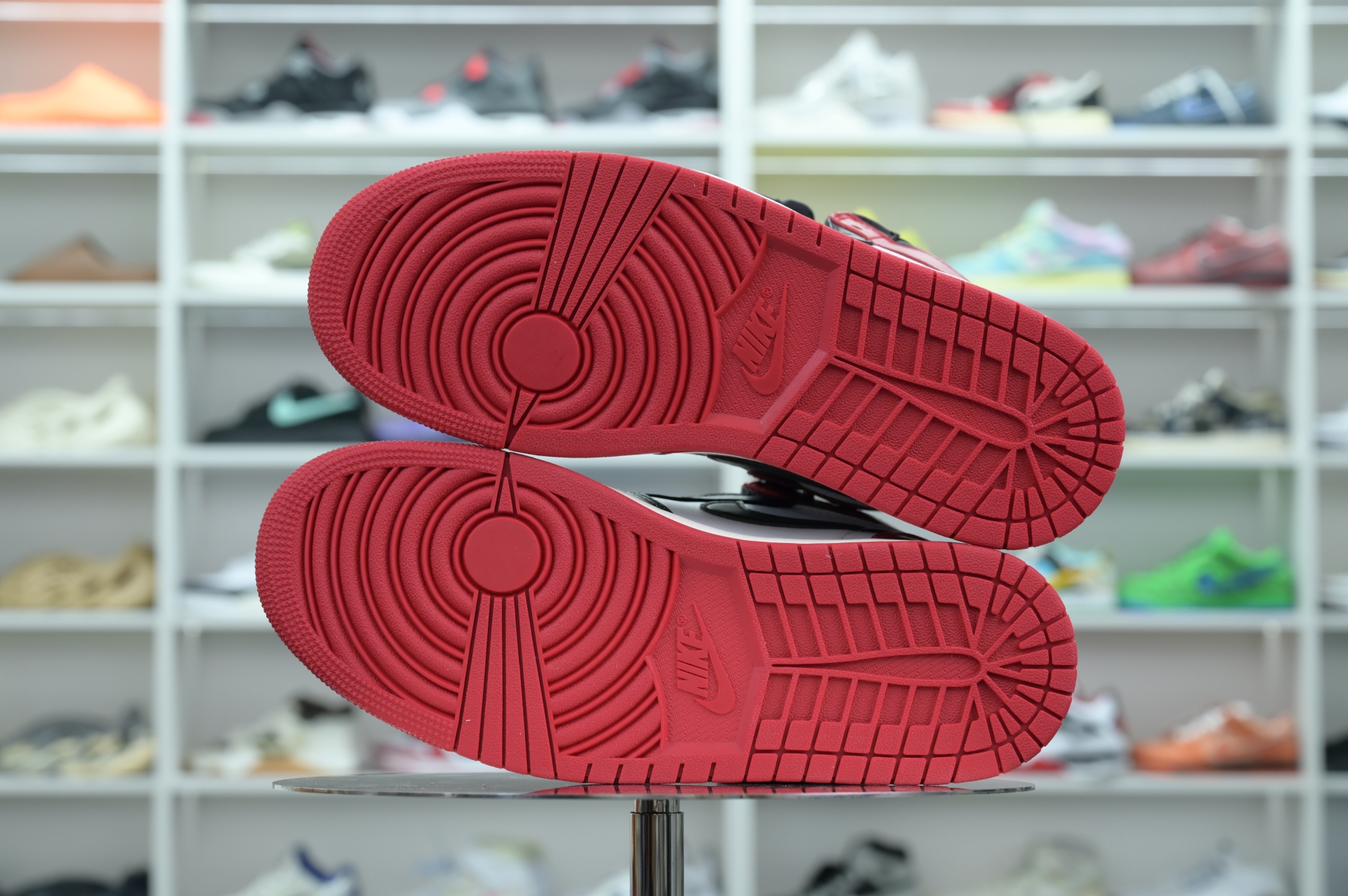 Jordan Air Jordan 1High OG“Black Toe Reimagined”