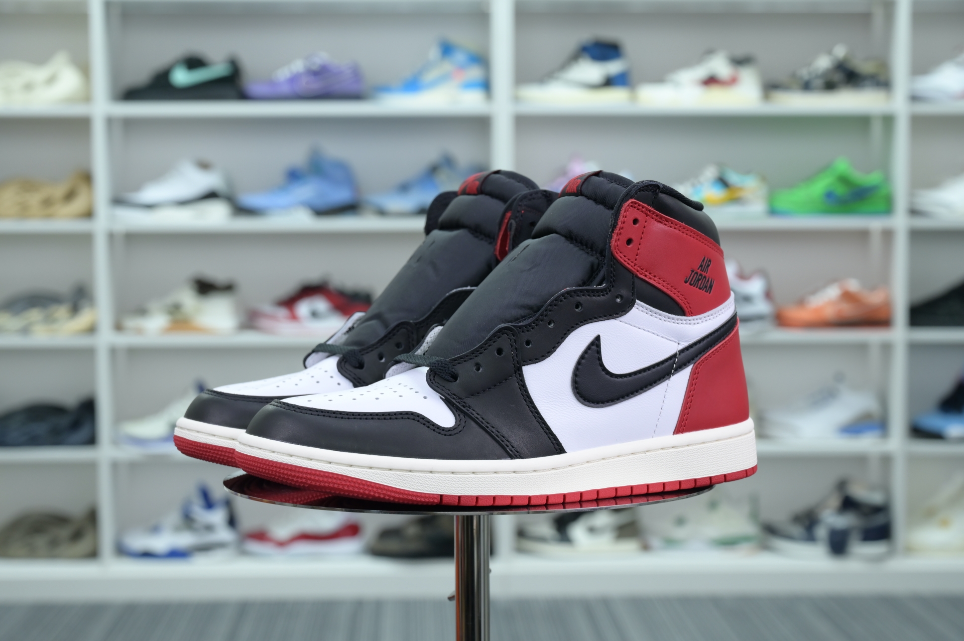 Jordan Air Jordan 1High OG“Black Toe Reimagined”