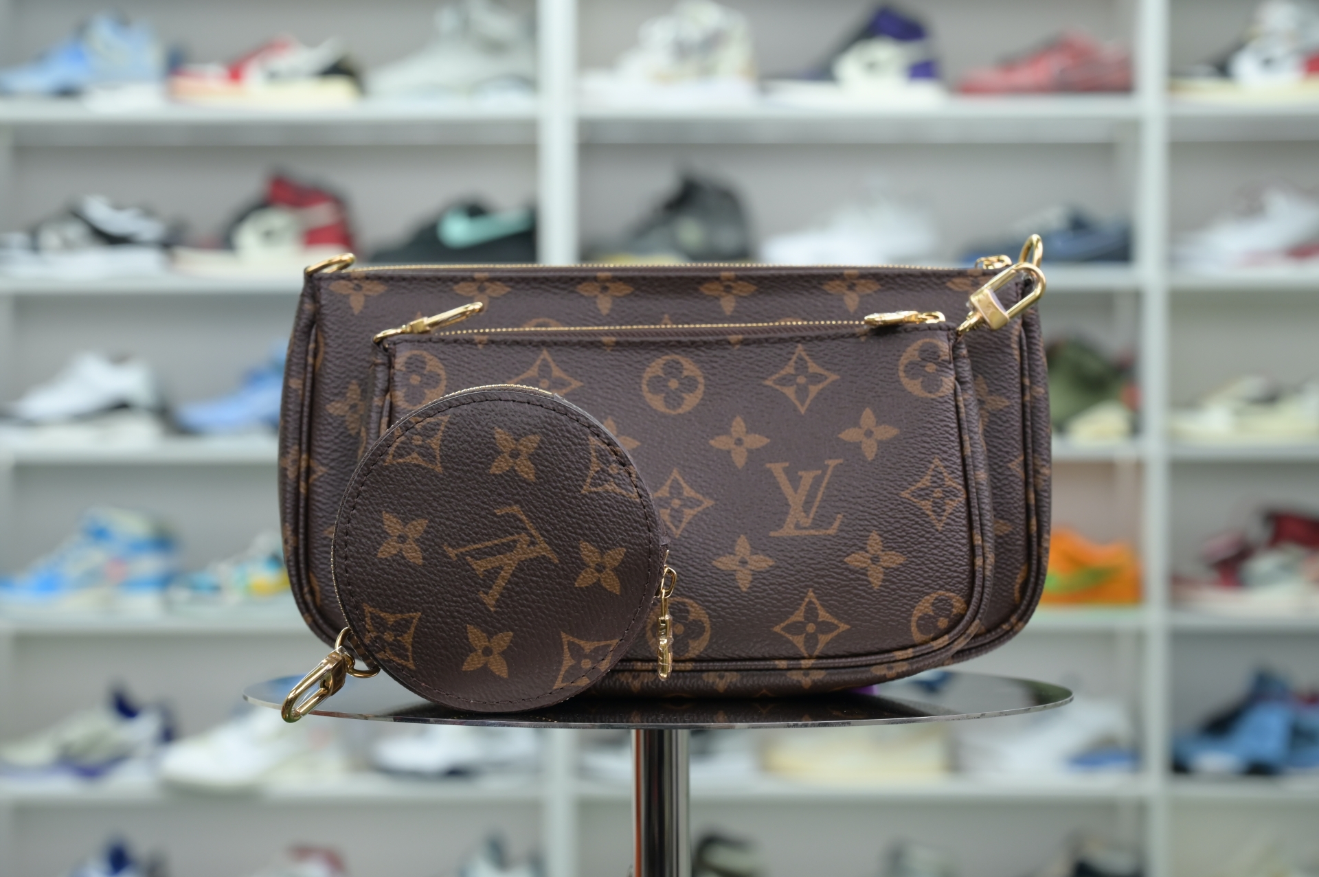 Louis Vuitton  LV