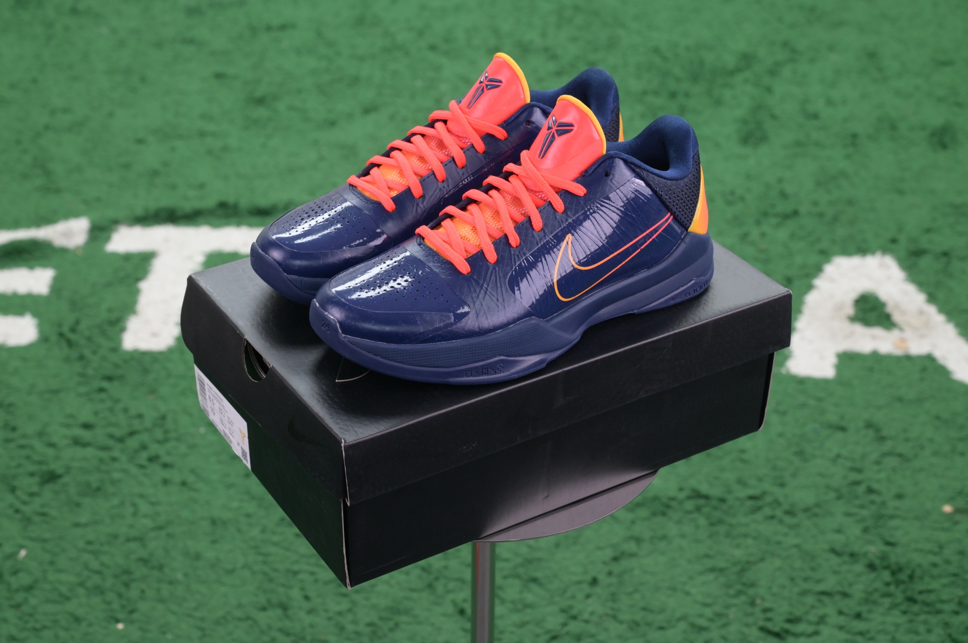 Caitlin Clark x Nike Kobe 5 Protro“Indiana Fever