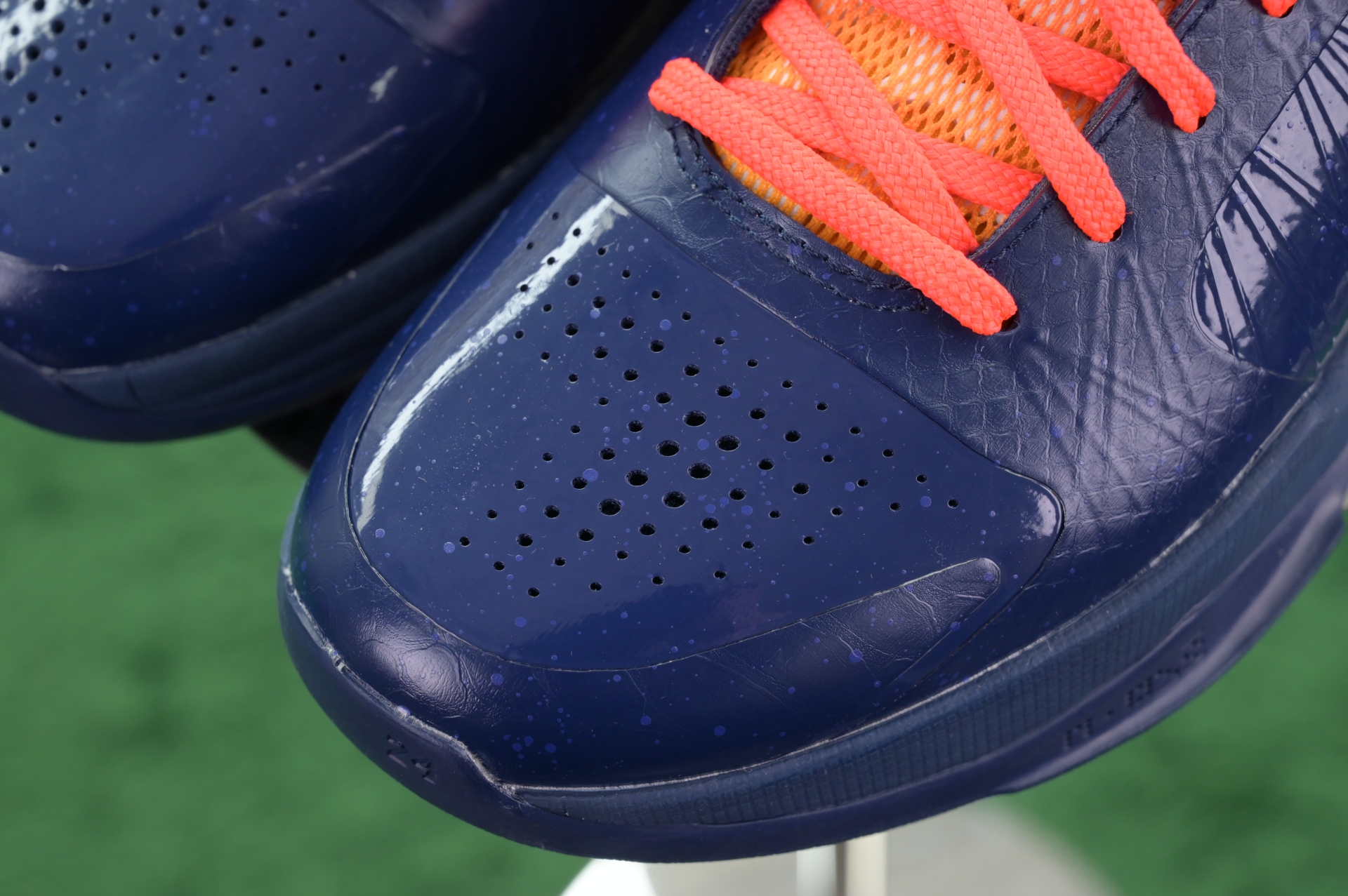 Caitlin Clark x Nike Kobe 5 Protro“Indiana Fever