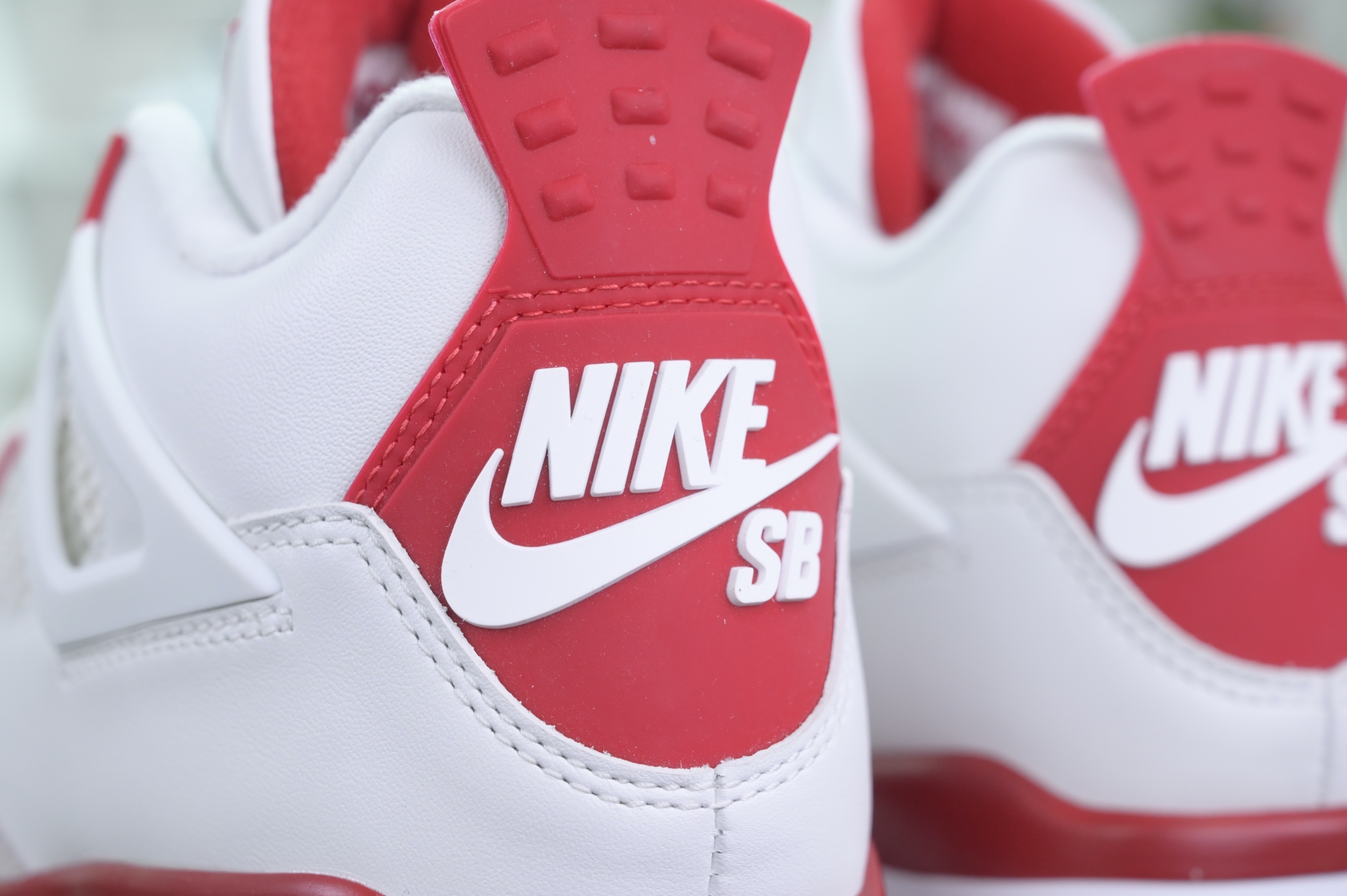 Nike SB x Jordan Air Jordan4“Varsity Red”