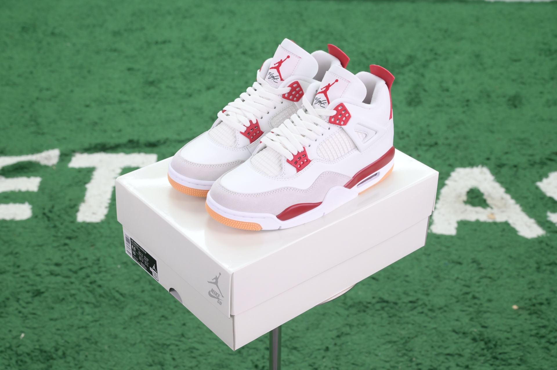 Nike SB x Jordan Air Jordan4“Varsity Red”