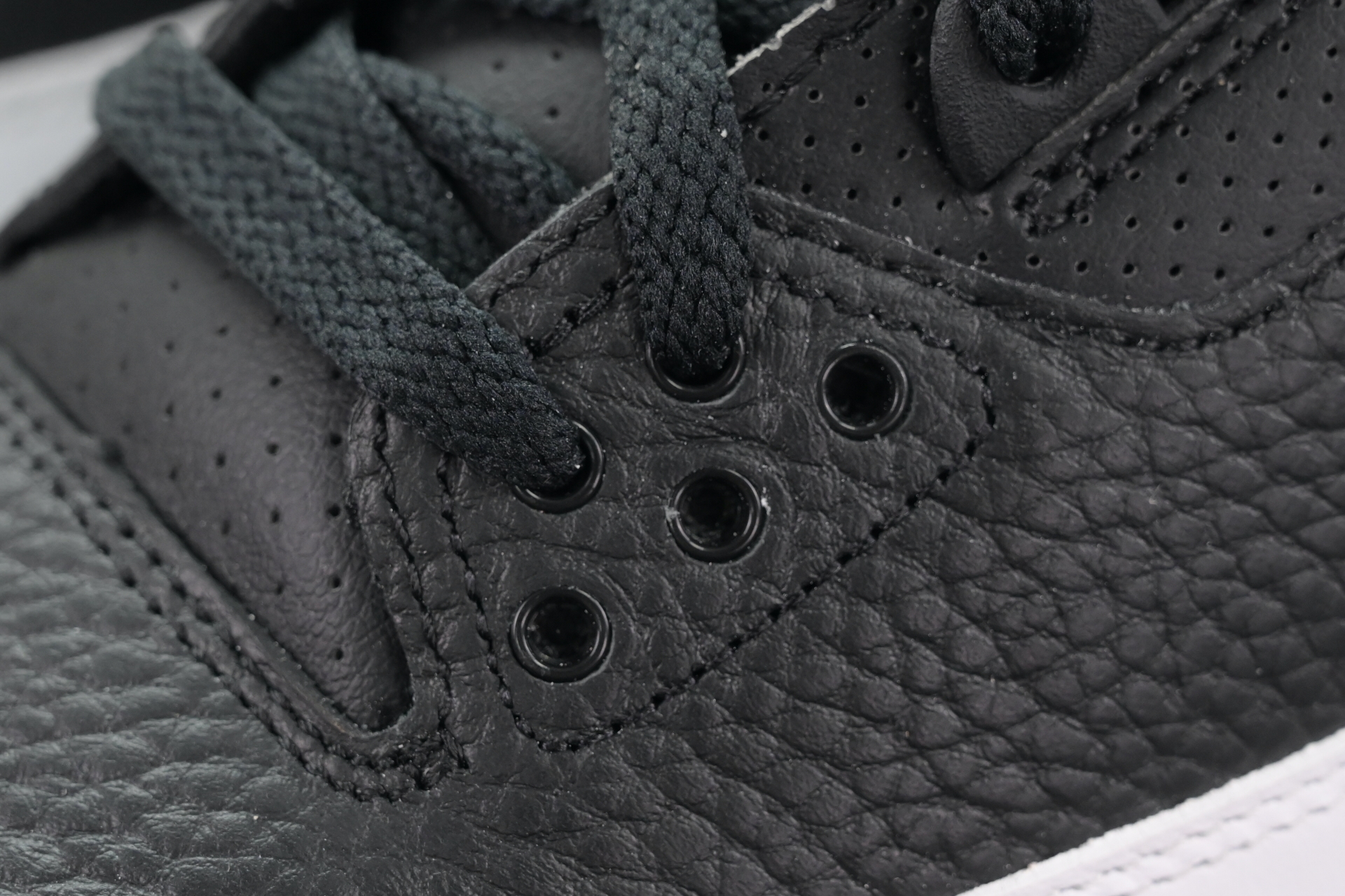 Fragment Design x Jordan Air Jordan 3“Black/ White”  DA3595-001