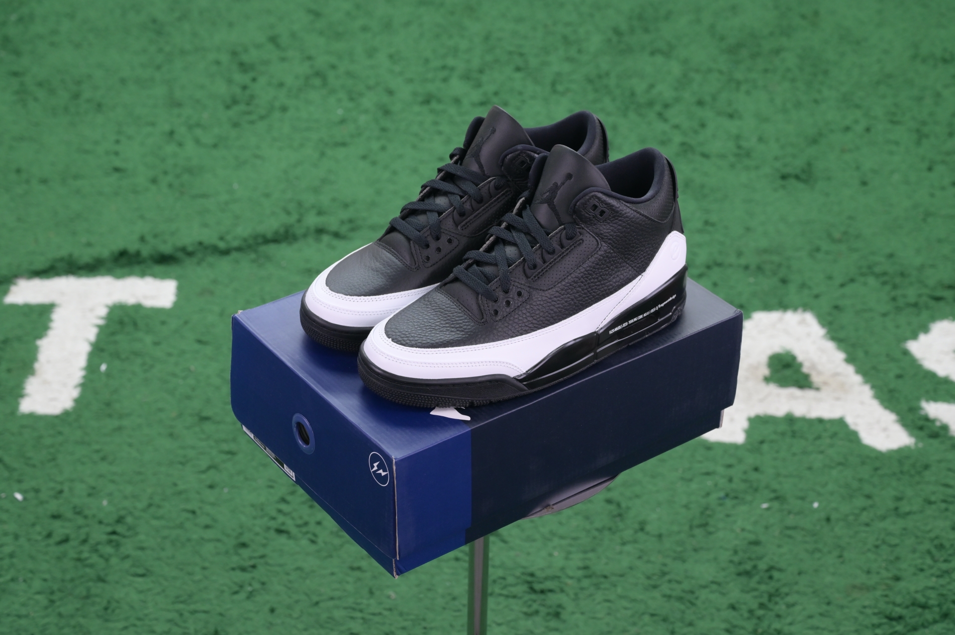 Fragment Design x Jordan Air Jordan 3“Black/ White”  DA3595-001