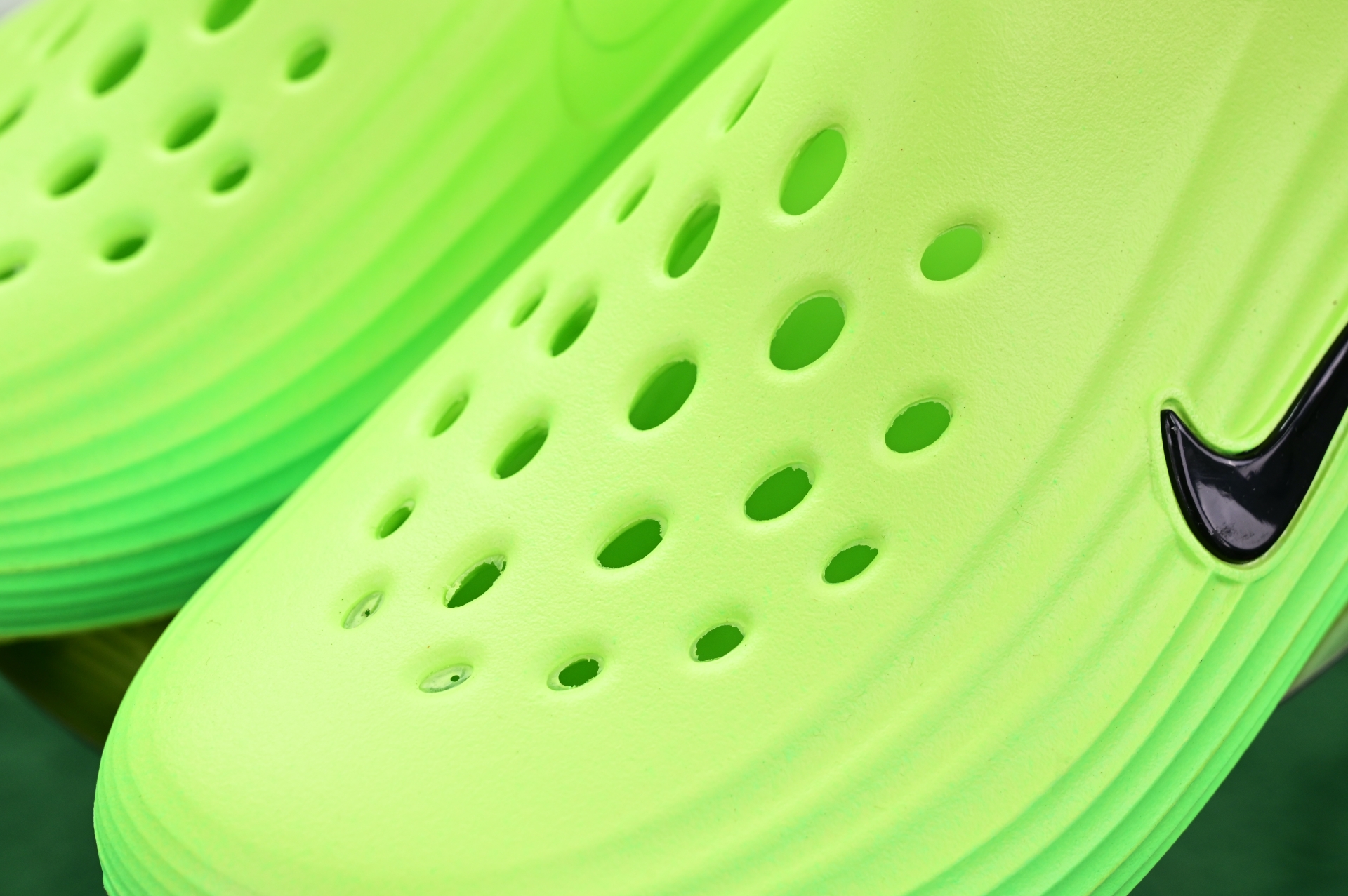 Nike ReactX Rejuven8 Green Strike  HV5060-300