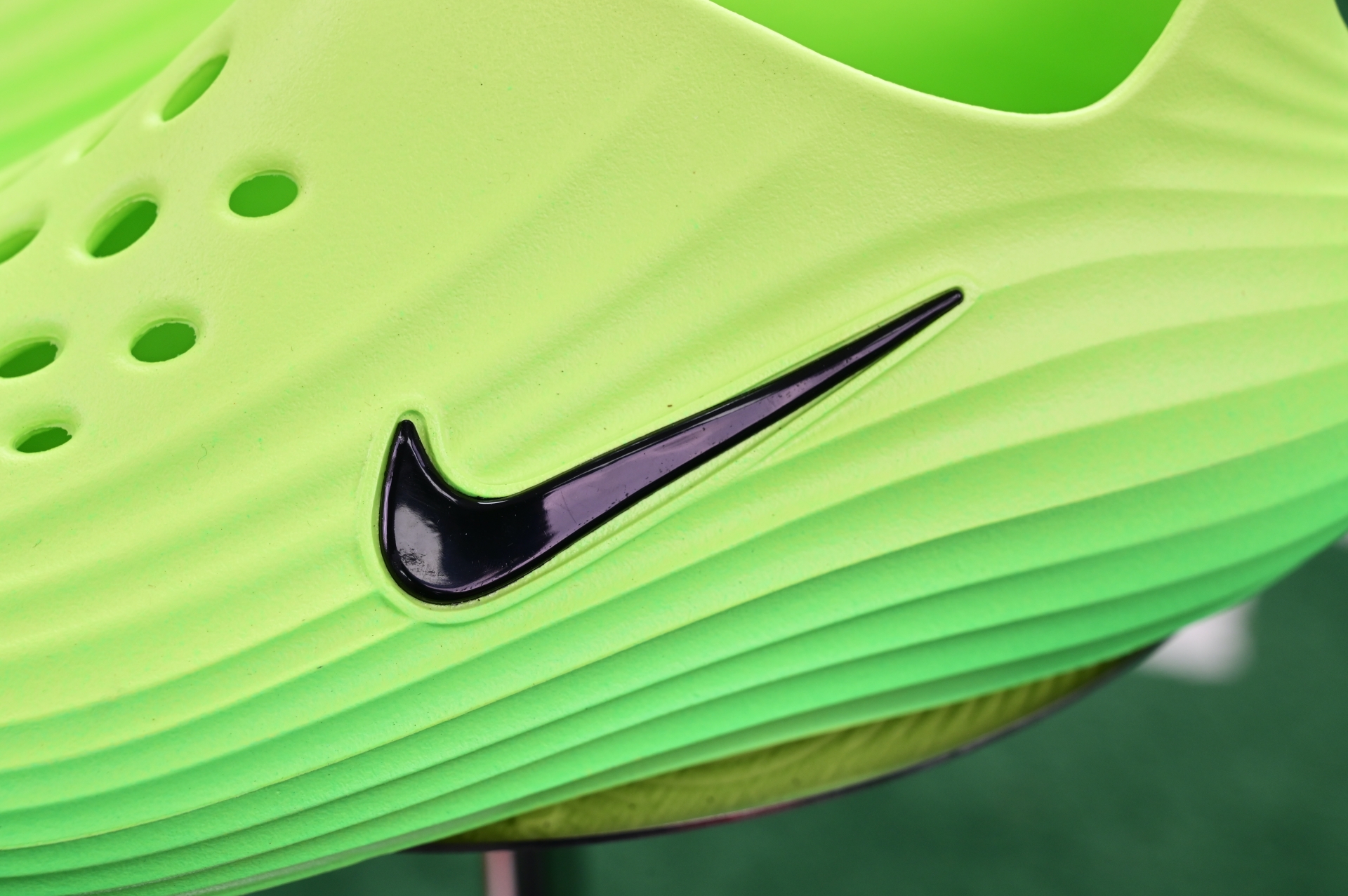 Nike ReactX Rejuven8 Green Strike  HV5060-300