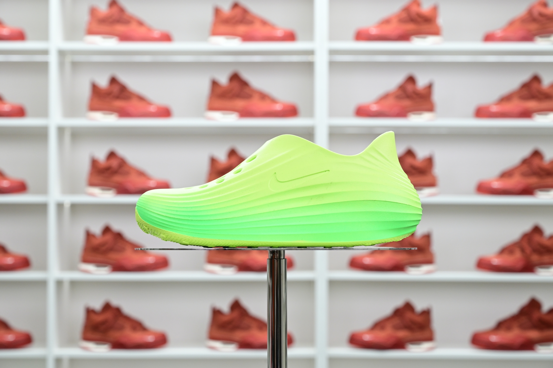 Nike ReactX Rejuven8 Green Strike  HV5060-300