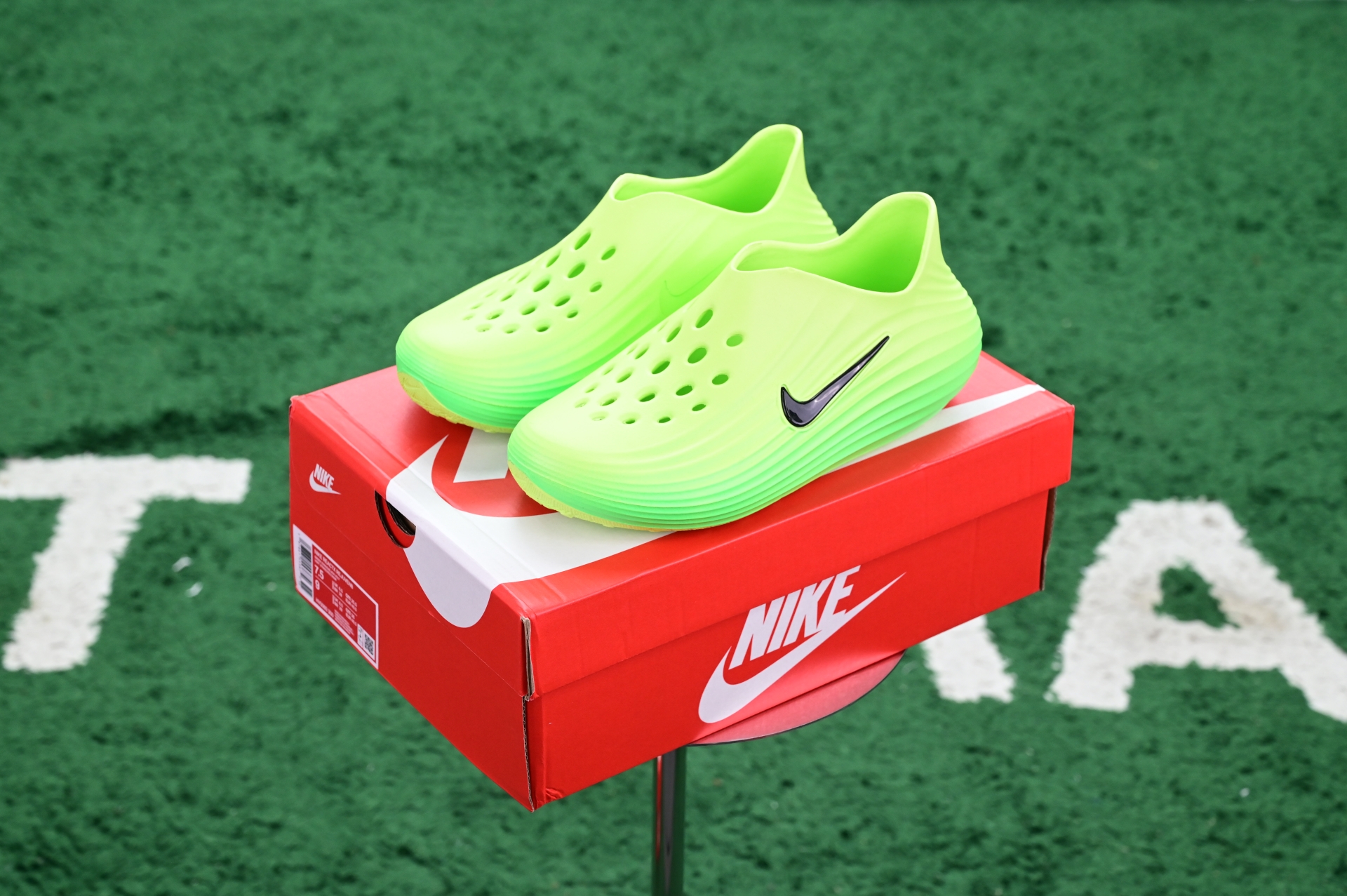 Nike ReactX Rejuven8 Green Strike  HV5060-300