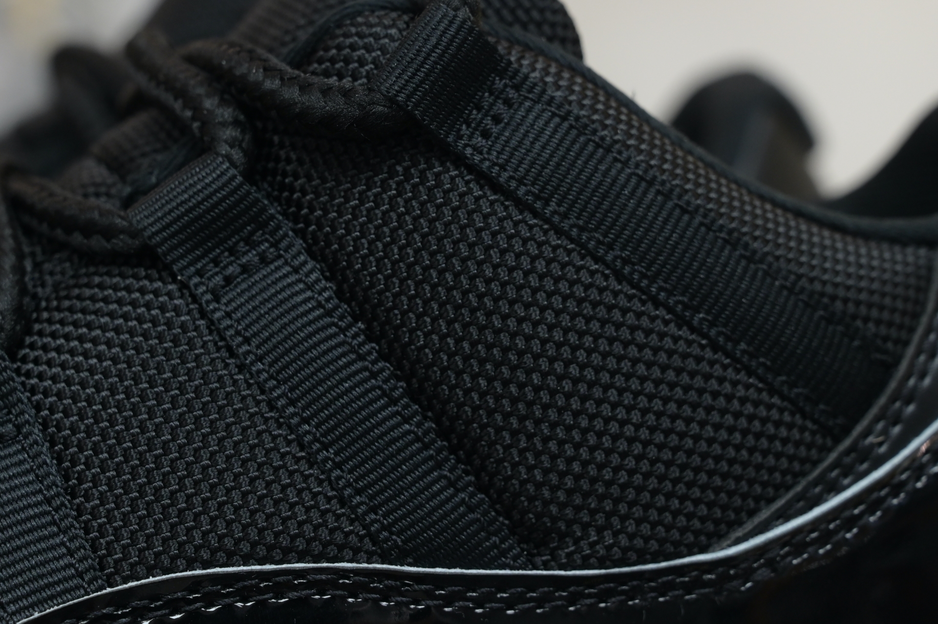 Air Jordan 11 Low“Bred” FV5104-006