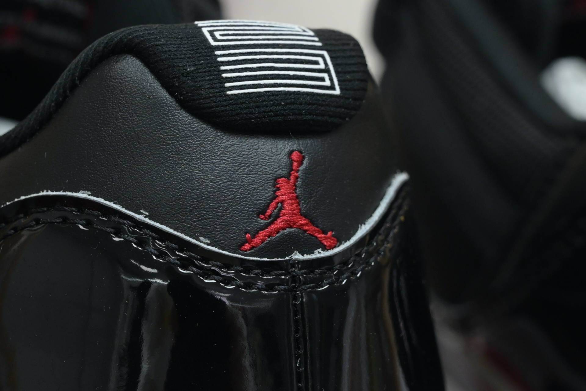 Air Jordan 11 Low“Bred” FV5104-006