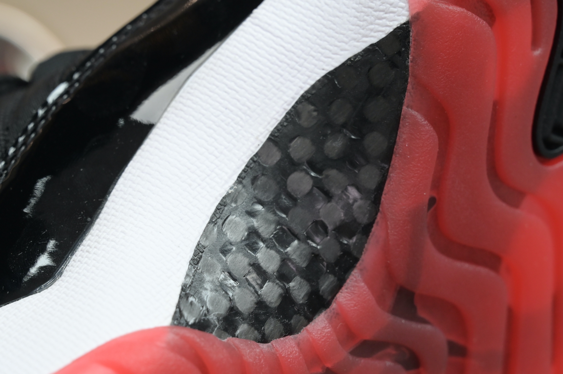 Air Jordan 11 Low“Bred” FV5104-006