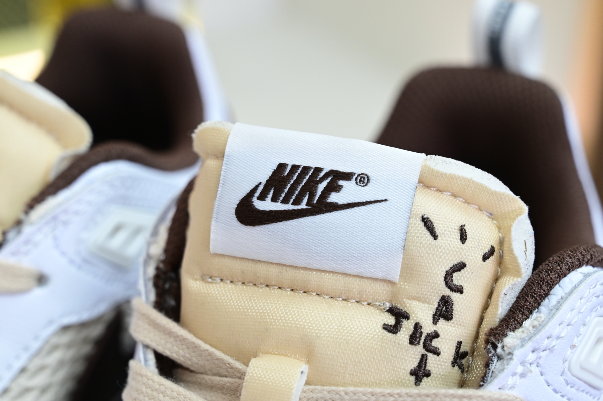 Travis Scott x Nike ZOOM Field JAXX“White/ Light Chocolate”HQ3073-100