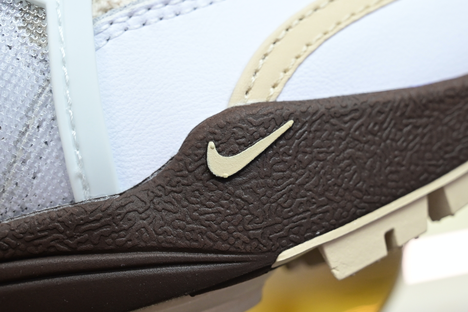 Travis Scott x Nike ZOOM Field JAXX“White/ Light Chocolate”HQ3073-100