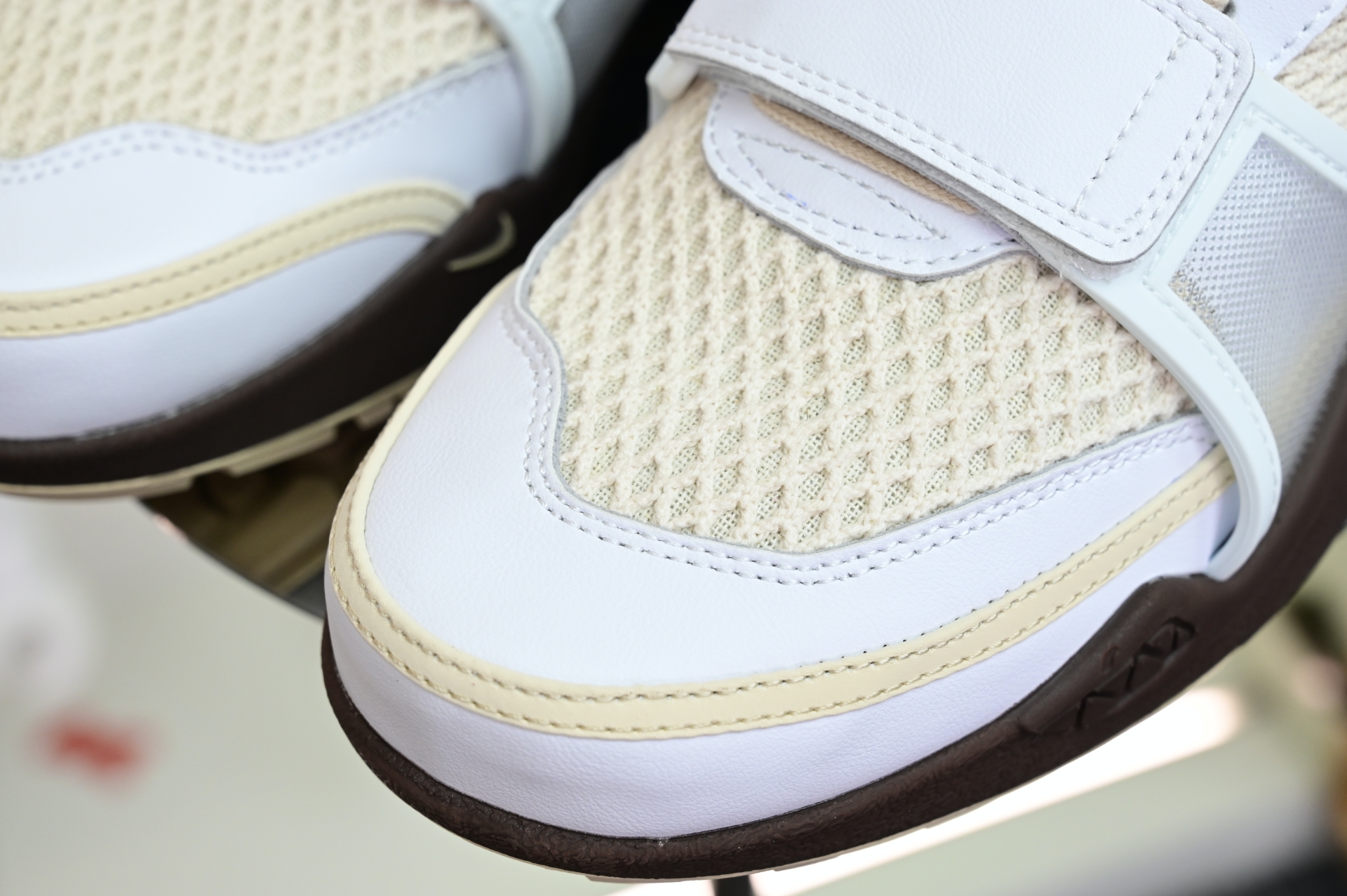 Travis Scott x Nike ZOOM Field JAXX“White/ Light Chocolate”HQ3073-100