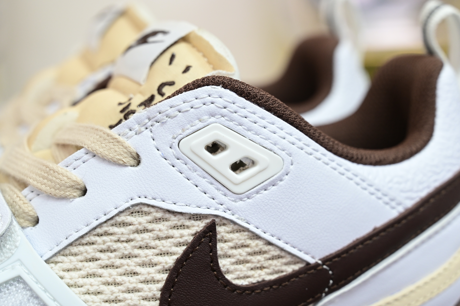 Travis Scott x Nike ZOOM Field JAXX“White/ Light Chocolate”HQ3073-100