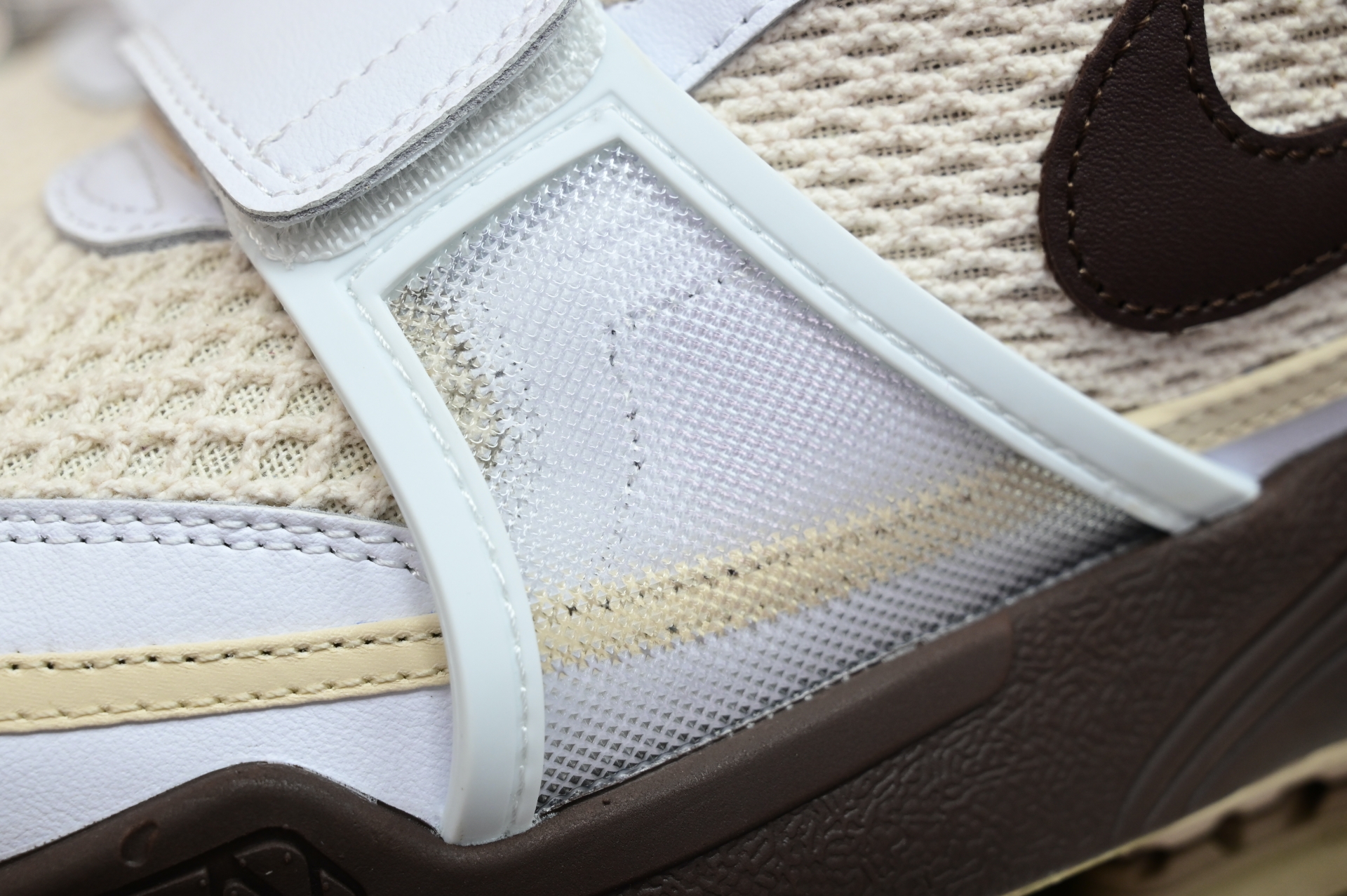 Travis Scott x Nike ZOOM Field JAXX“White/ Light Chocolate”HQ3073-100