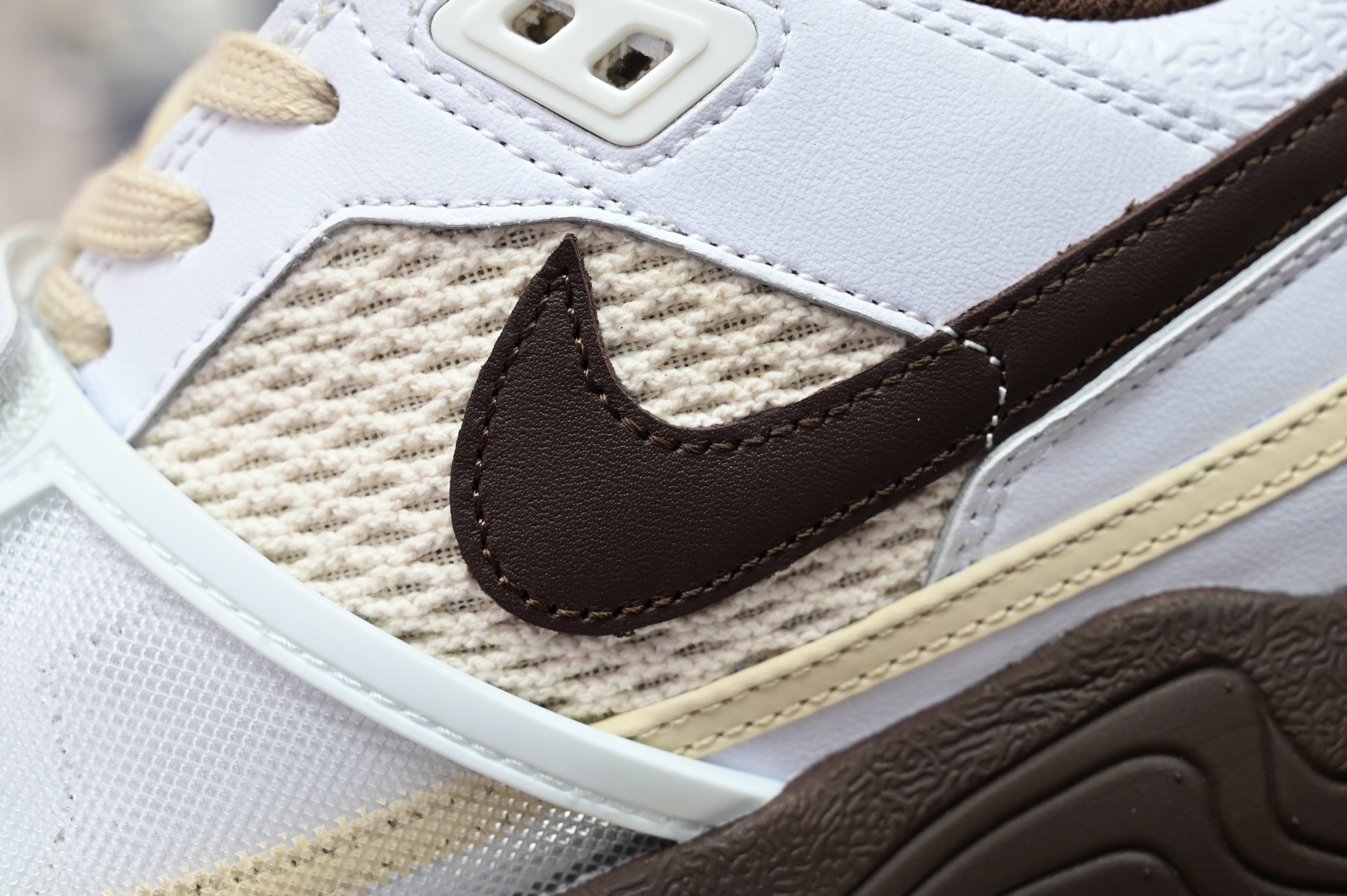 Travis Scott x Nike ZOOM Field JAXX“White/ Light Chocolate”HQ3073-100