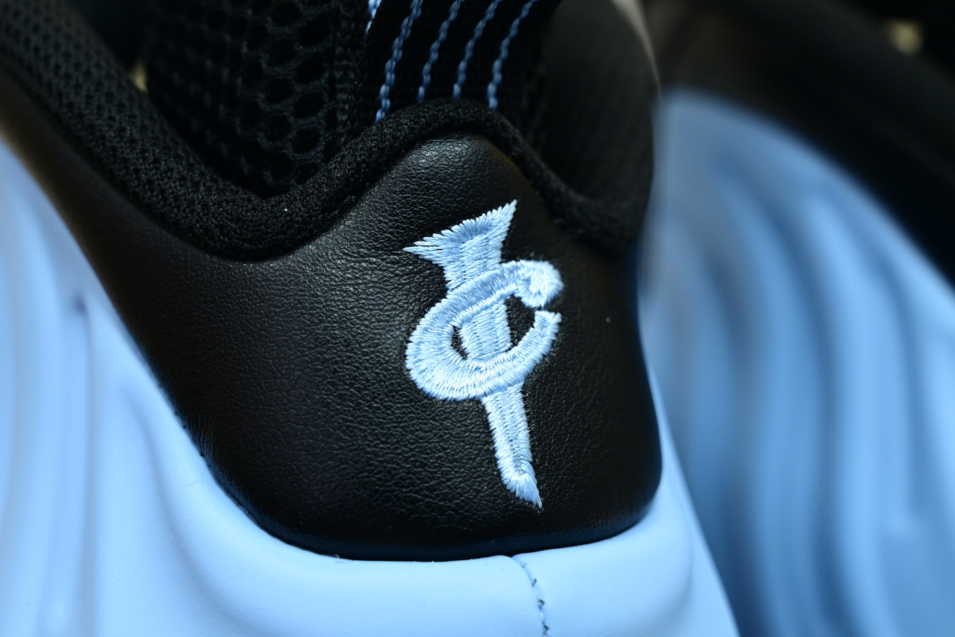 Nike Air Foamposite One 'Psychic Blue and Black'  HJ6014-400