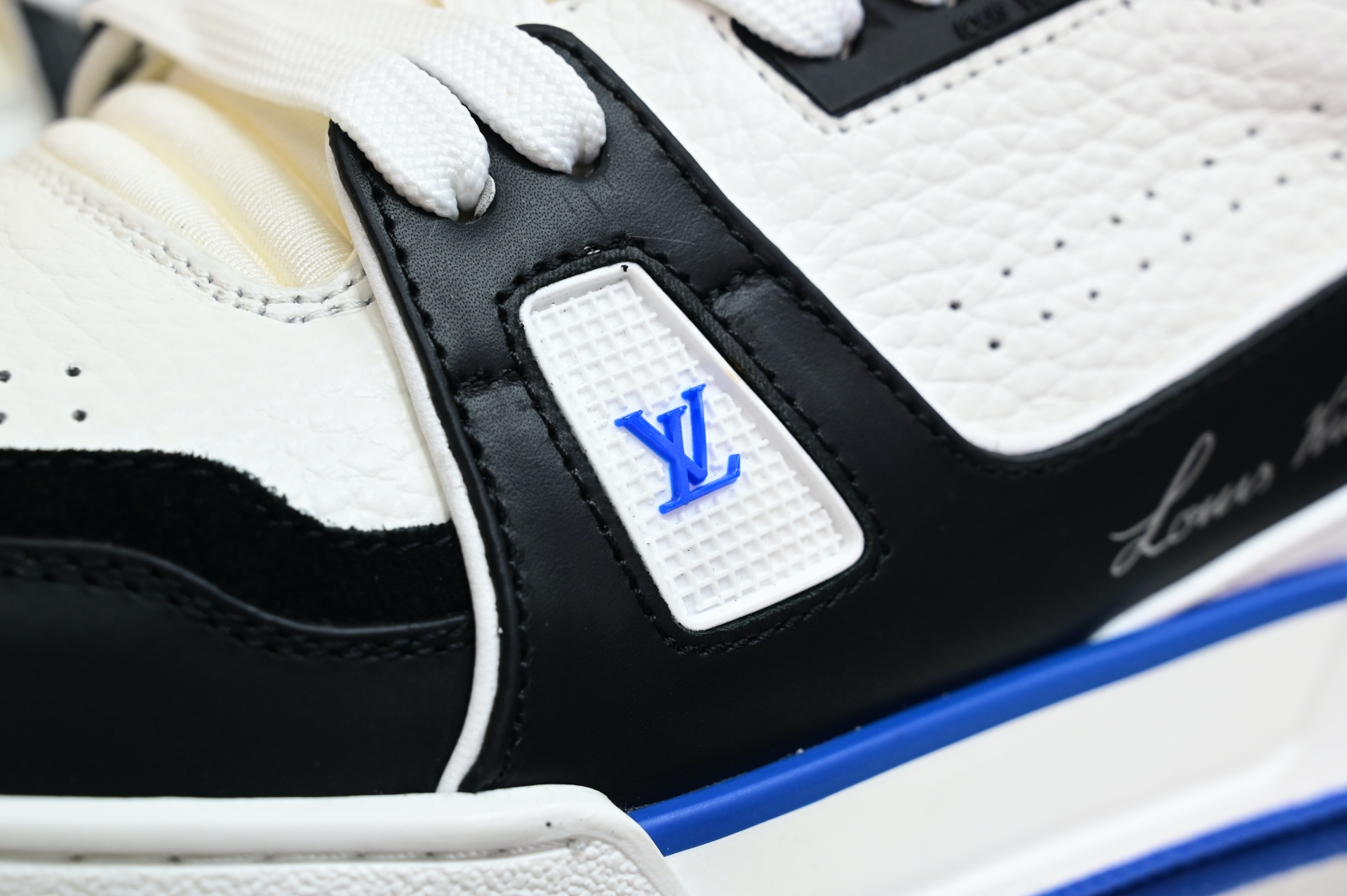 Louis Vuitton  LV   Trainer