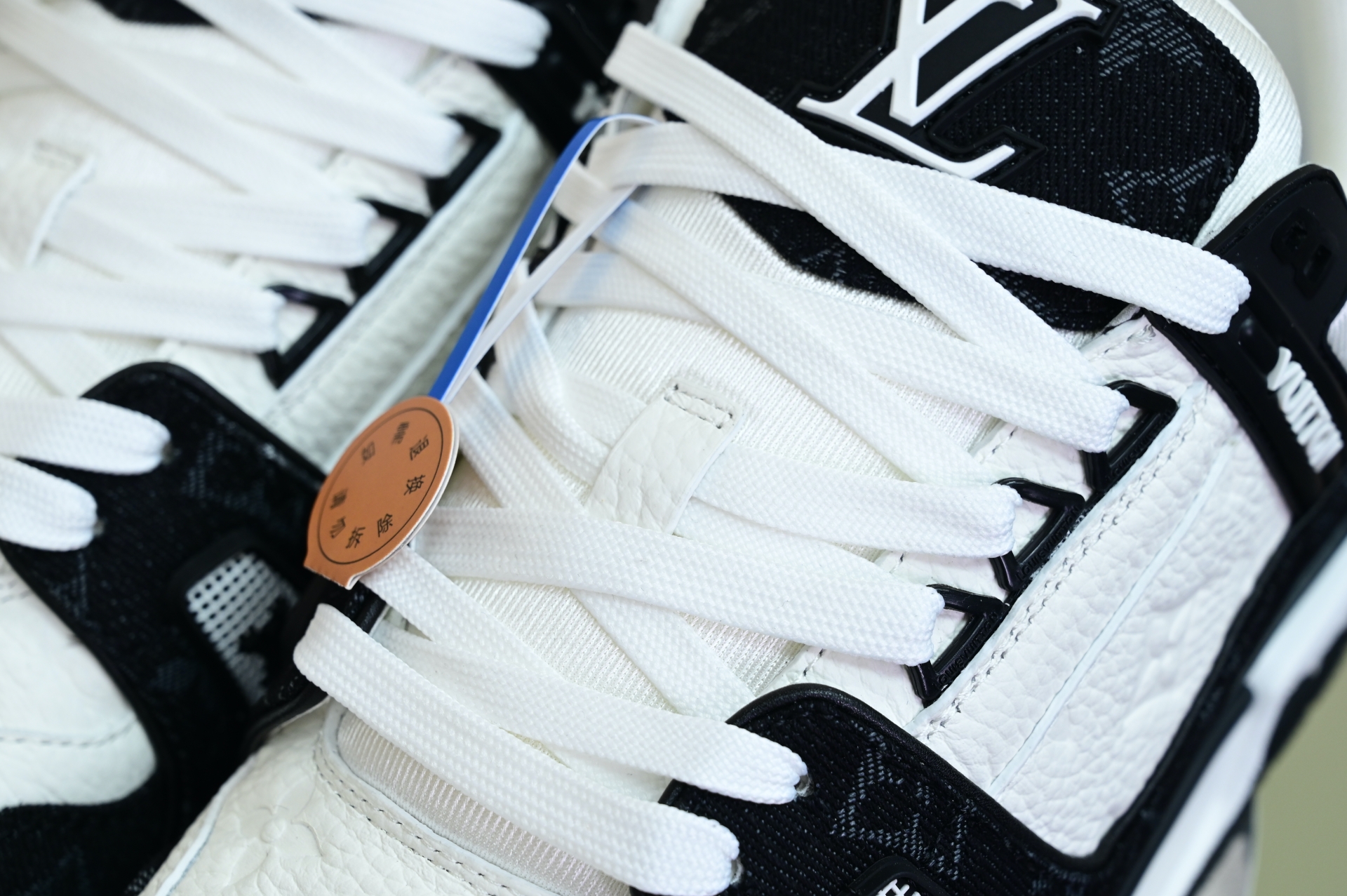 Louis Vuitton  LV   Trainer