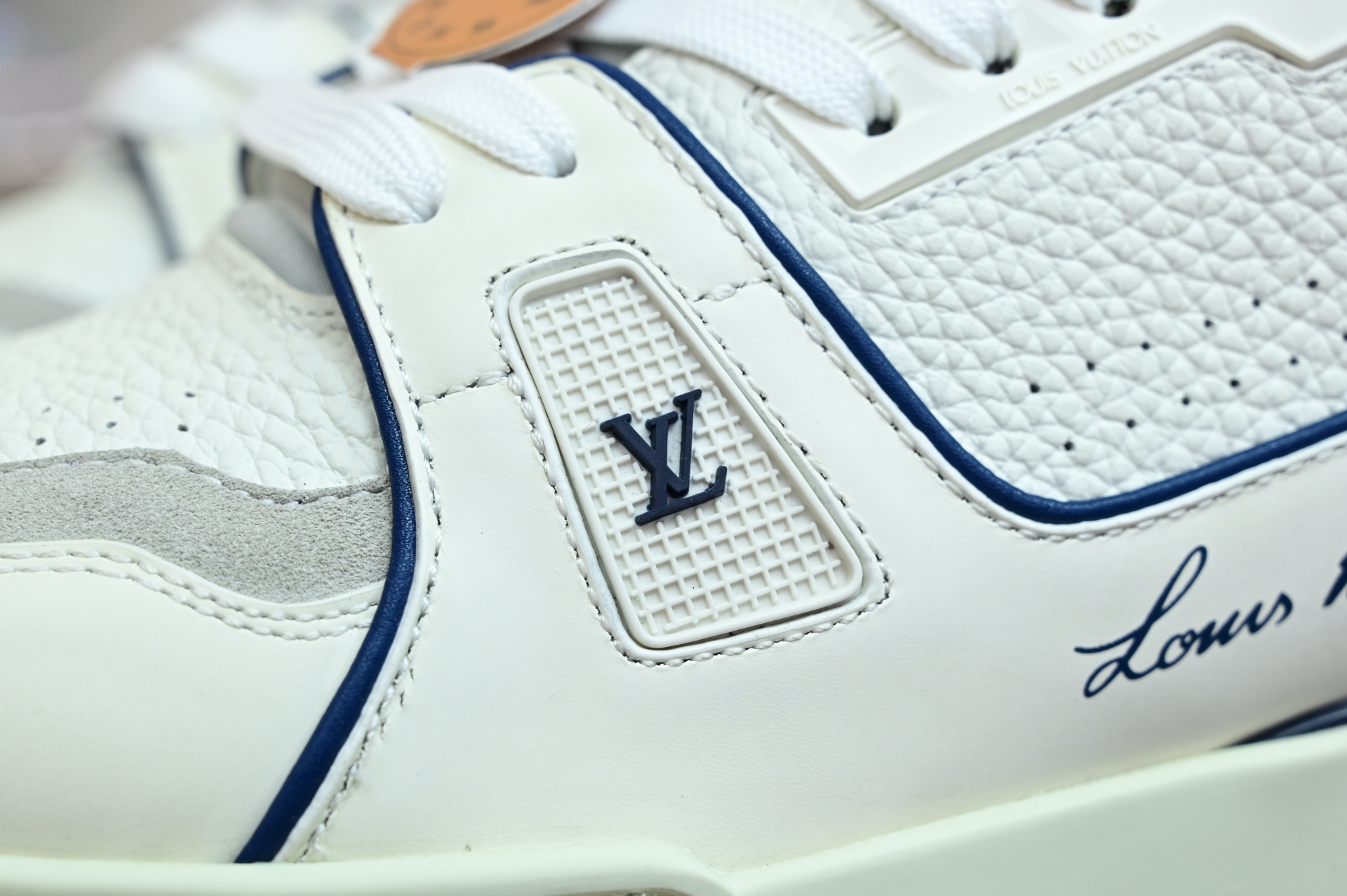 Louis Vuitton  LV   Trainer