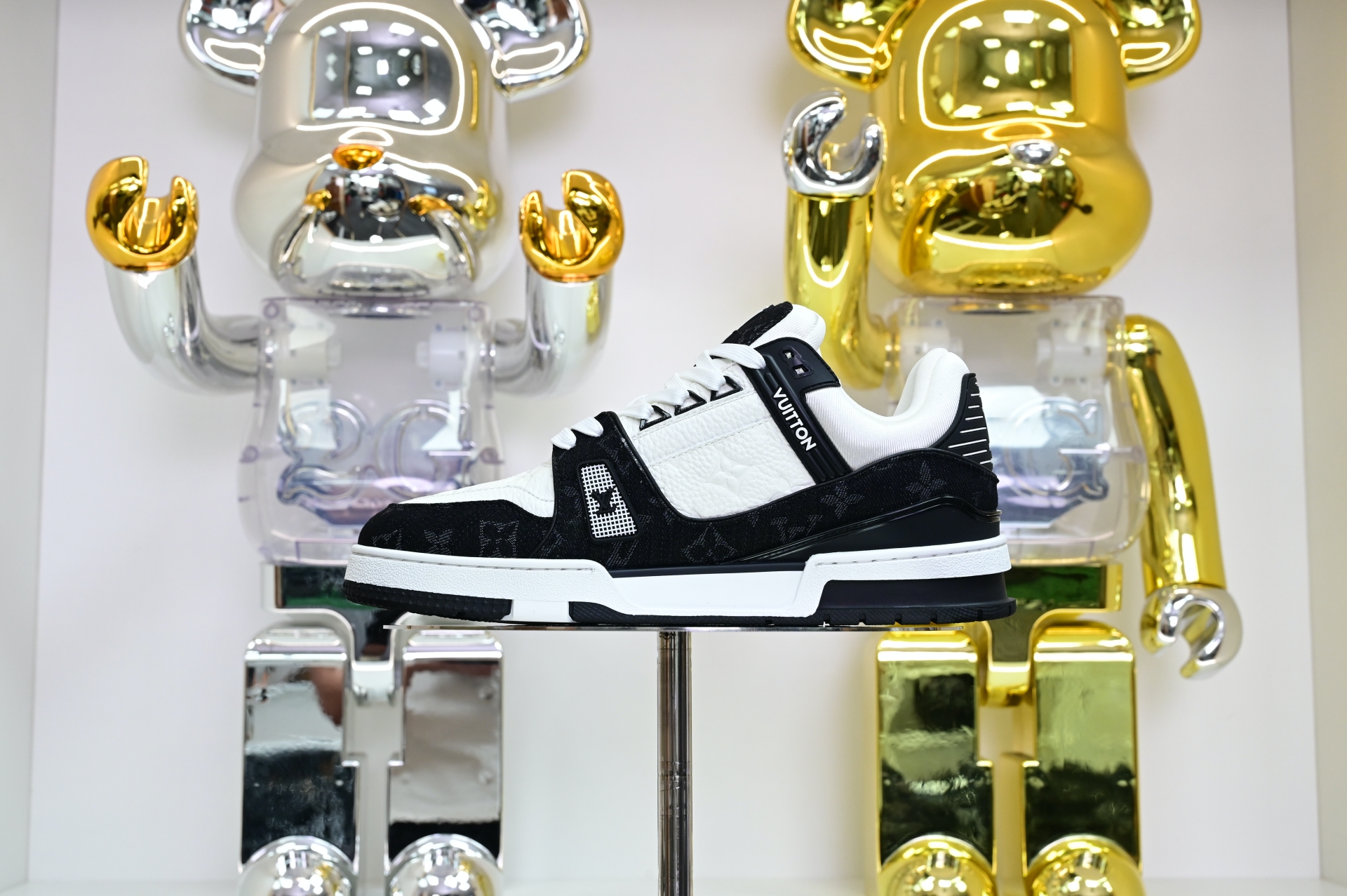 Louis Vuitton  LV   Trainer