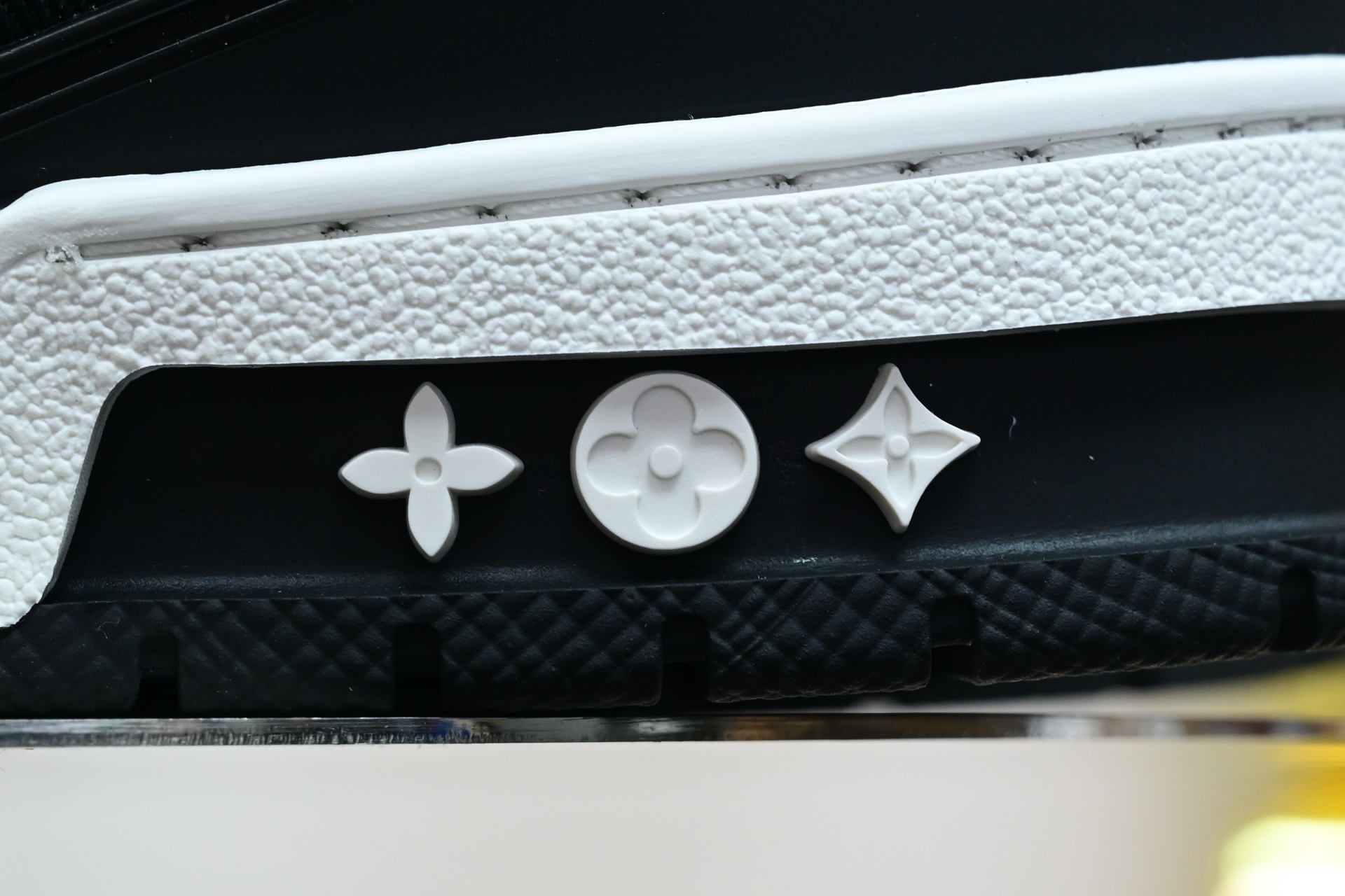 Louis Vuitton  LV   Trainer