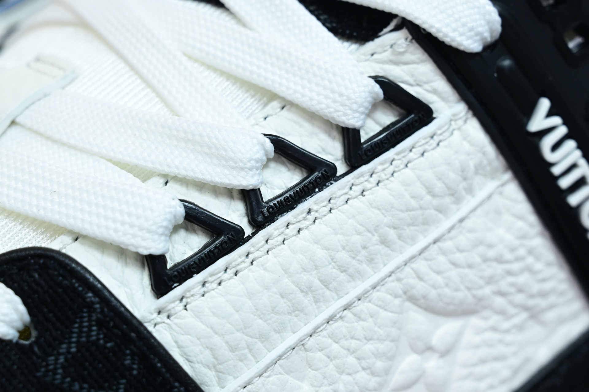 Louis Vuitton  LV   Trainer