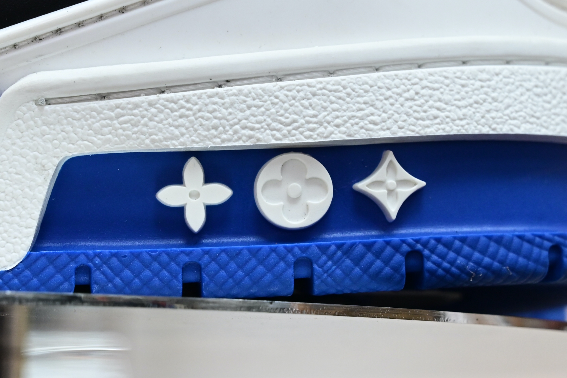 Louis Vuitton  LV   Trainer