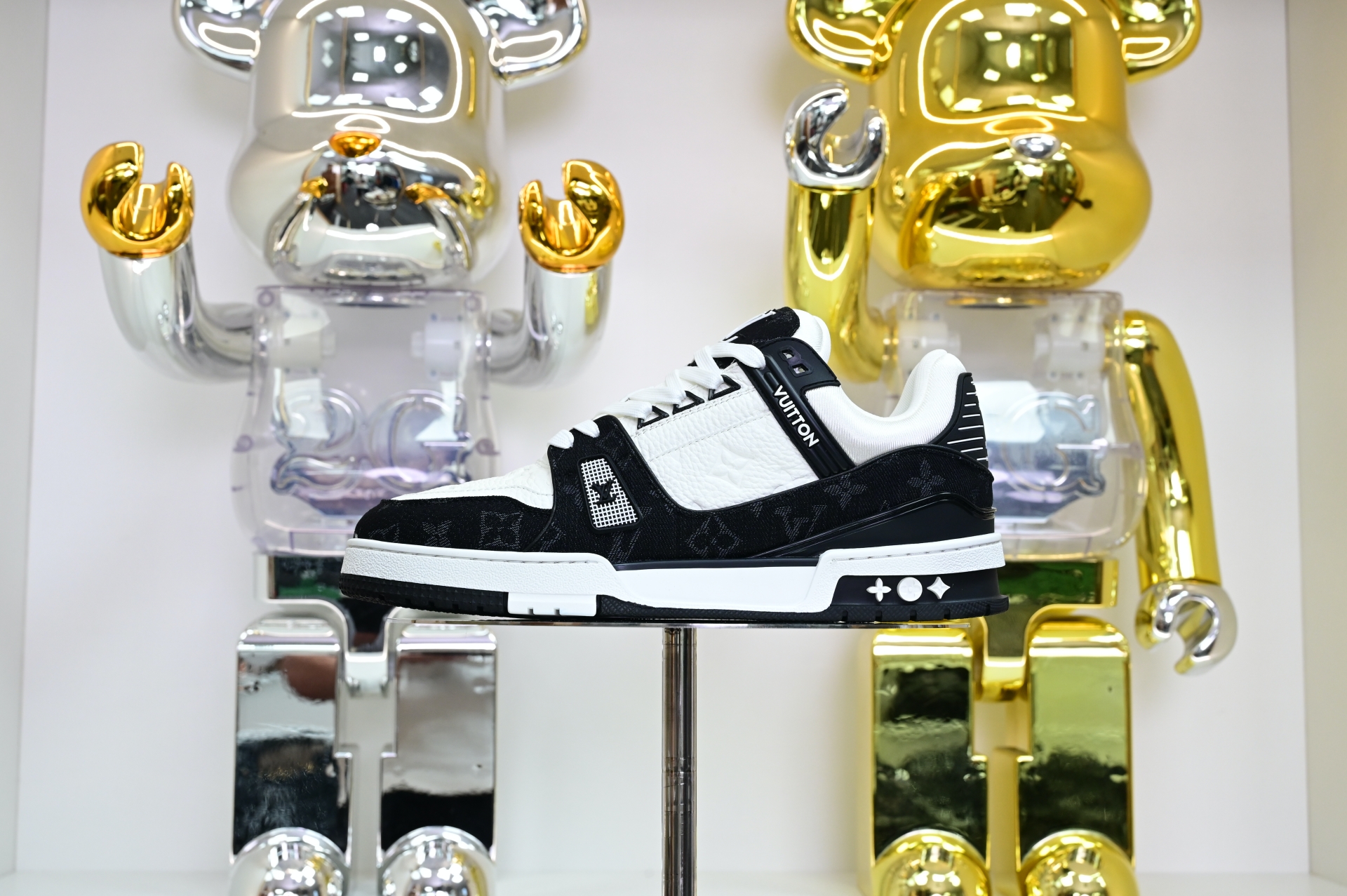 Louis Vuitton  LV   Trainer