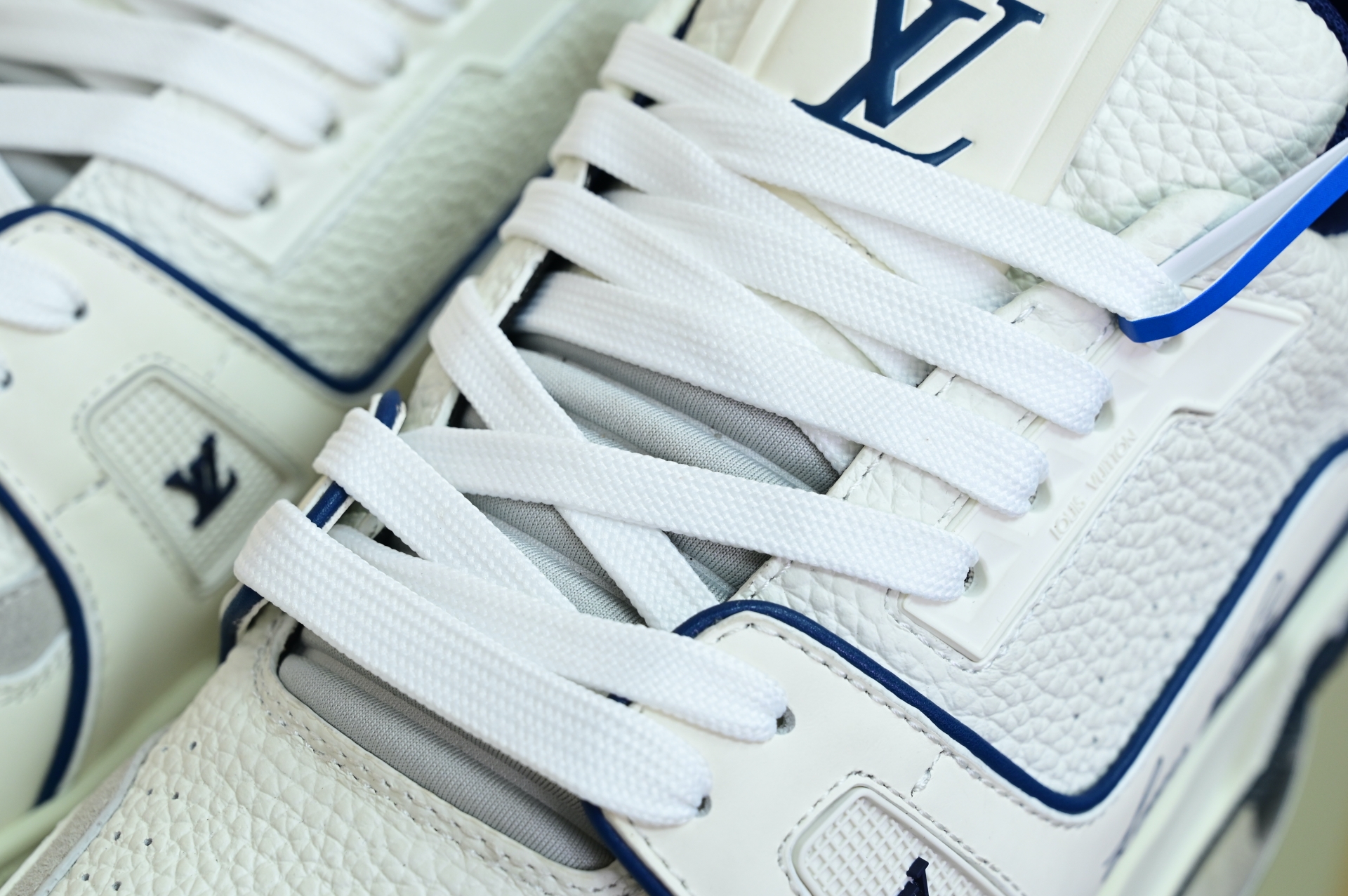 Louis Vuitton  LV   Trainer