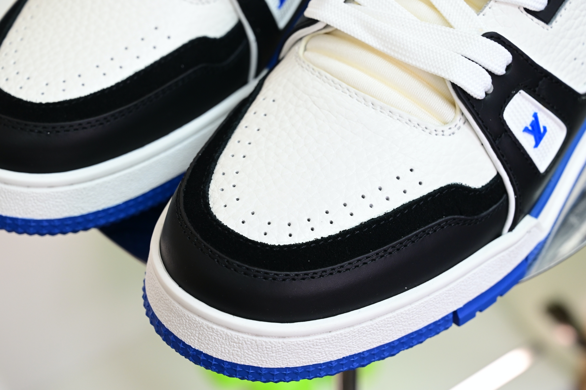 Louis Vuitton  LV   Trainer