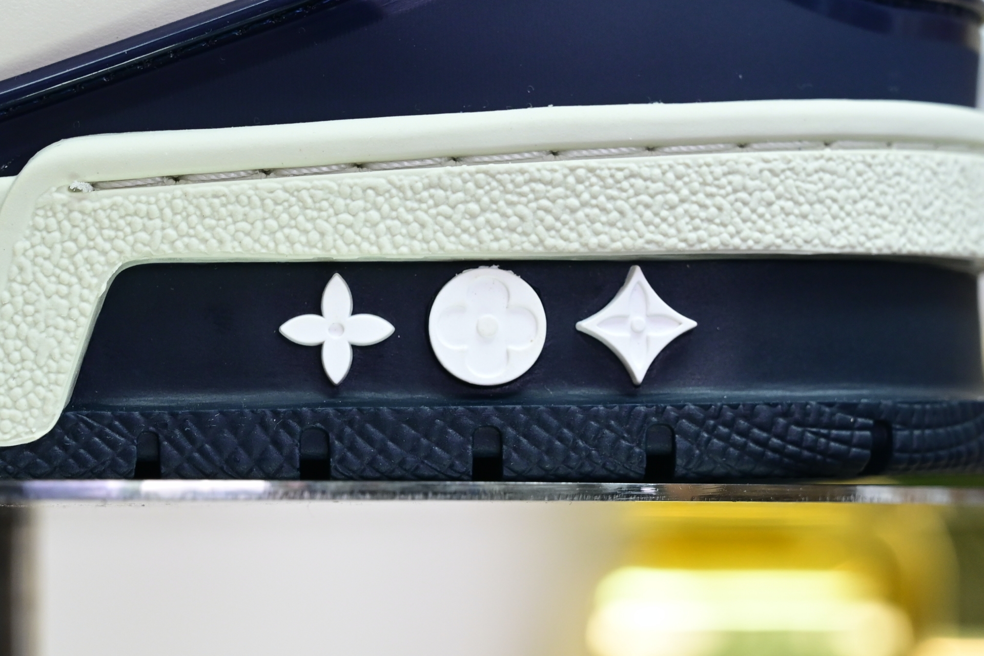 Louis Vuitton  LV   Trainer