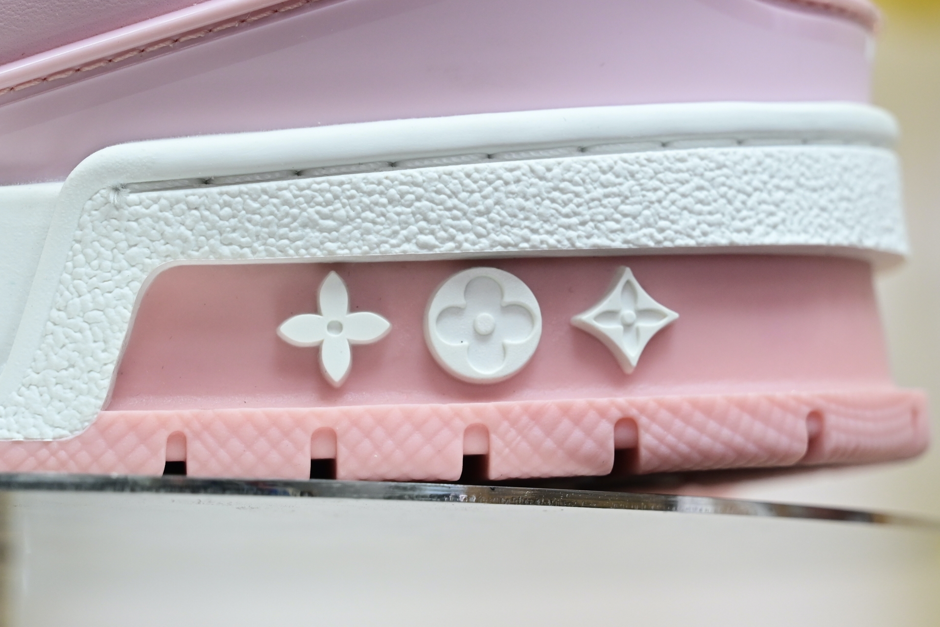 Louis Vuitton  LV   Trainer