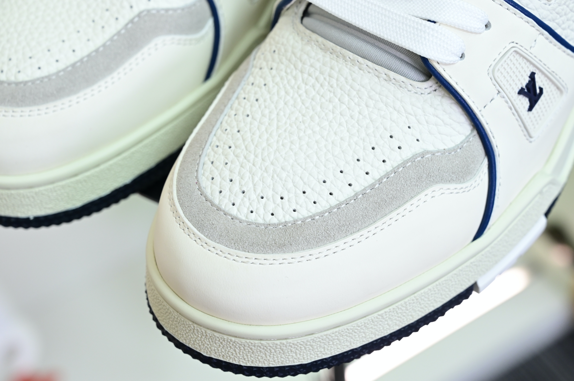 Louis Vuitton  LV   Trainer