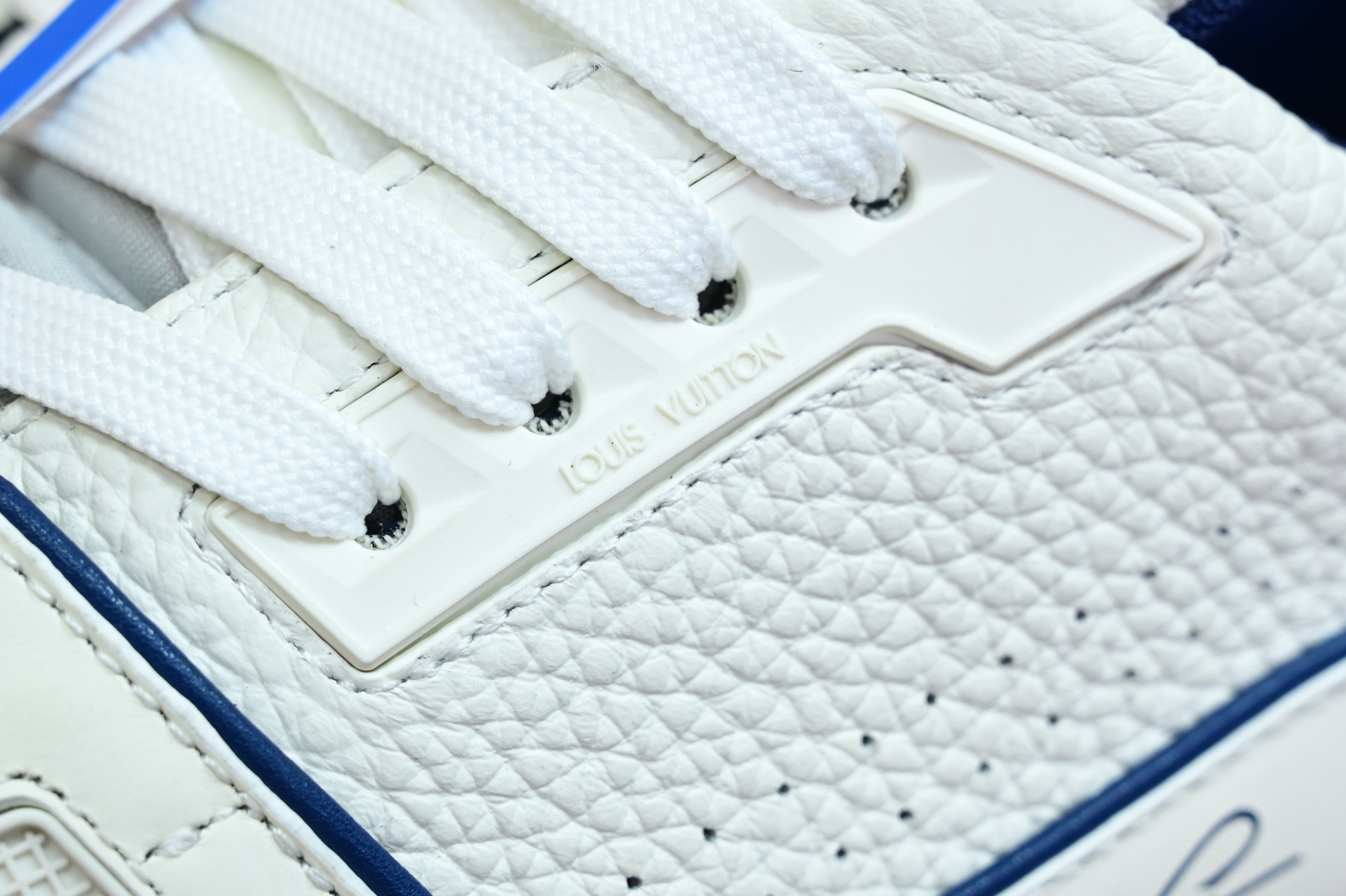 Louis Vuitton  LV   Trainer