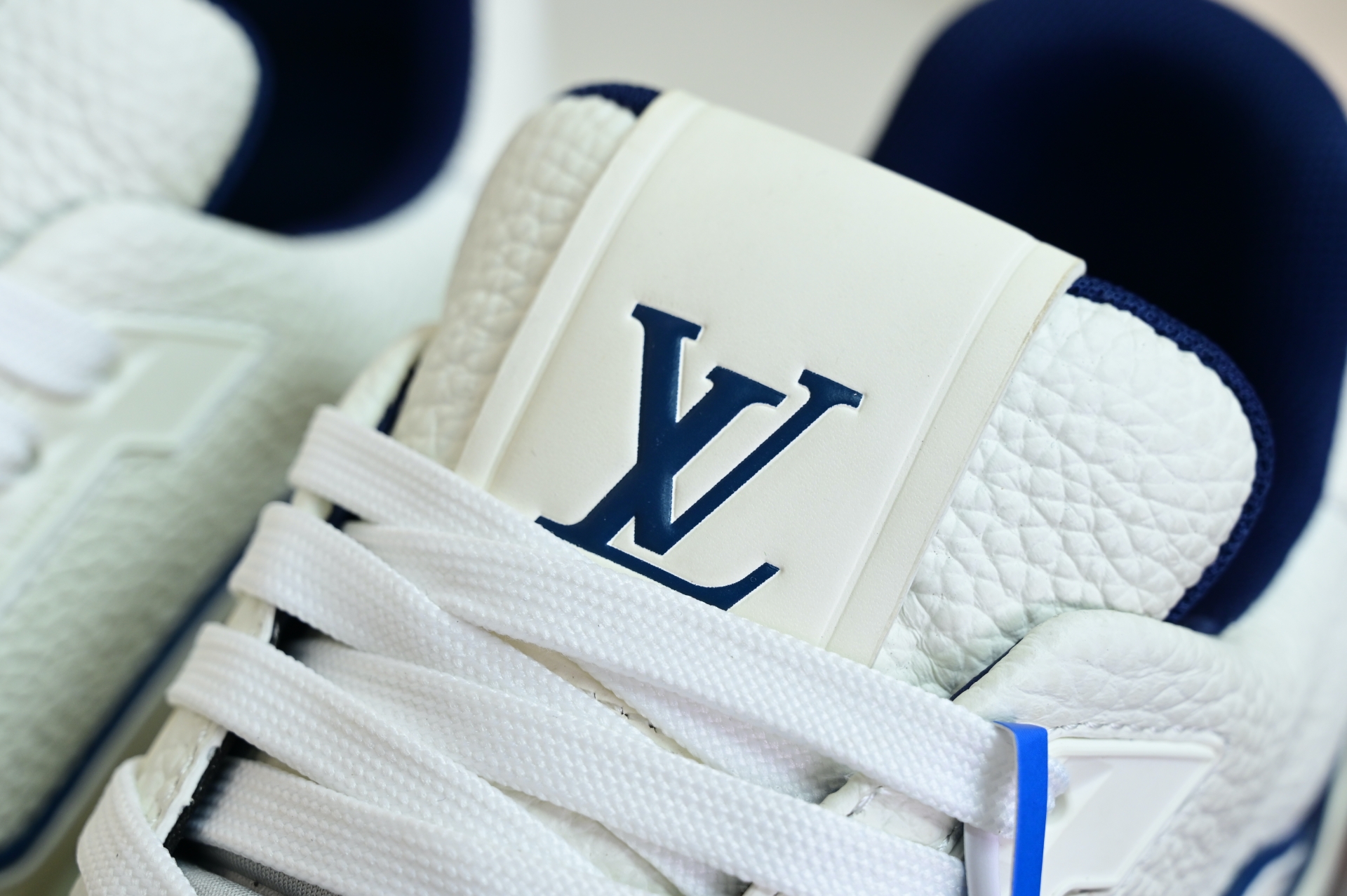 Louis Vuitton  LV   Trainer